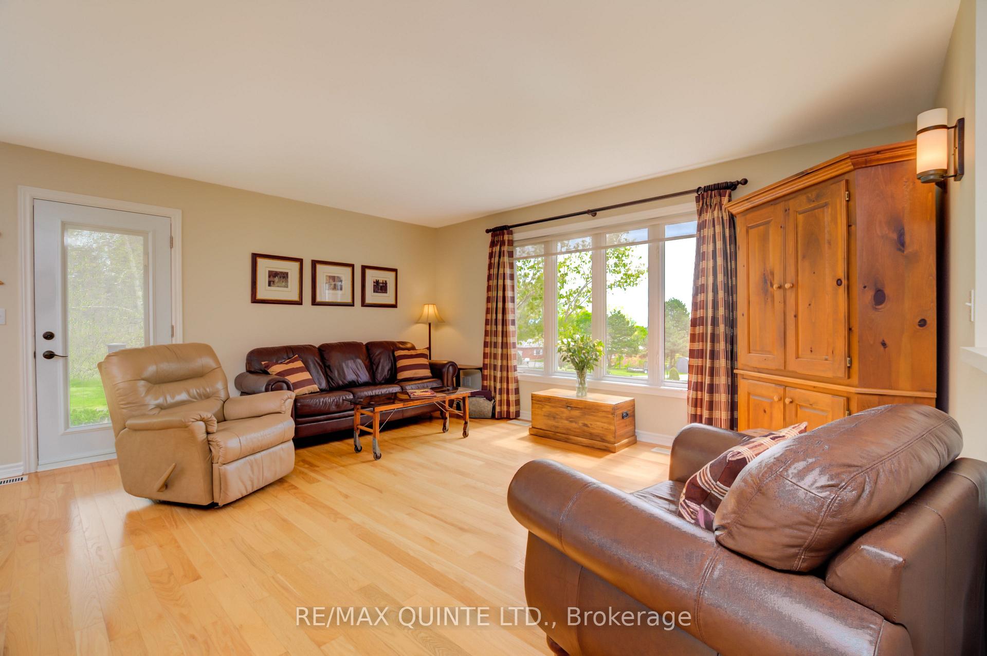 Photo 8 of 38 Oakridge Drive, Hamilton, Stoney Creek — HOMEH