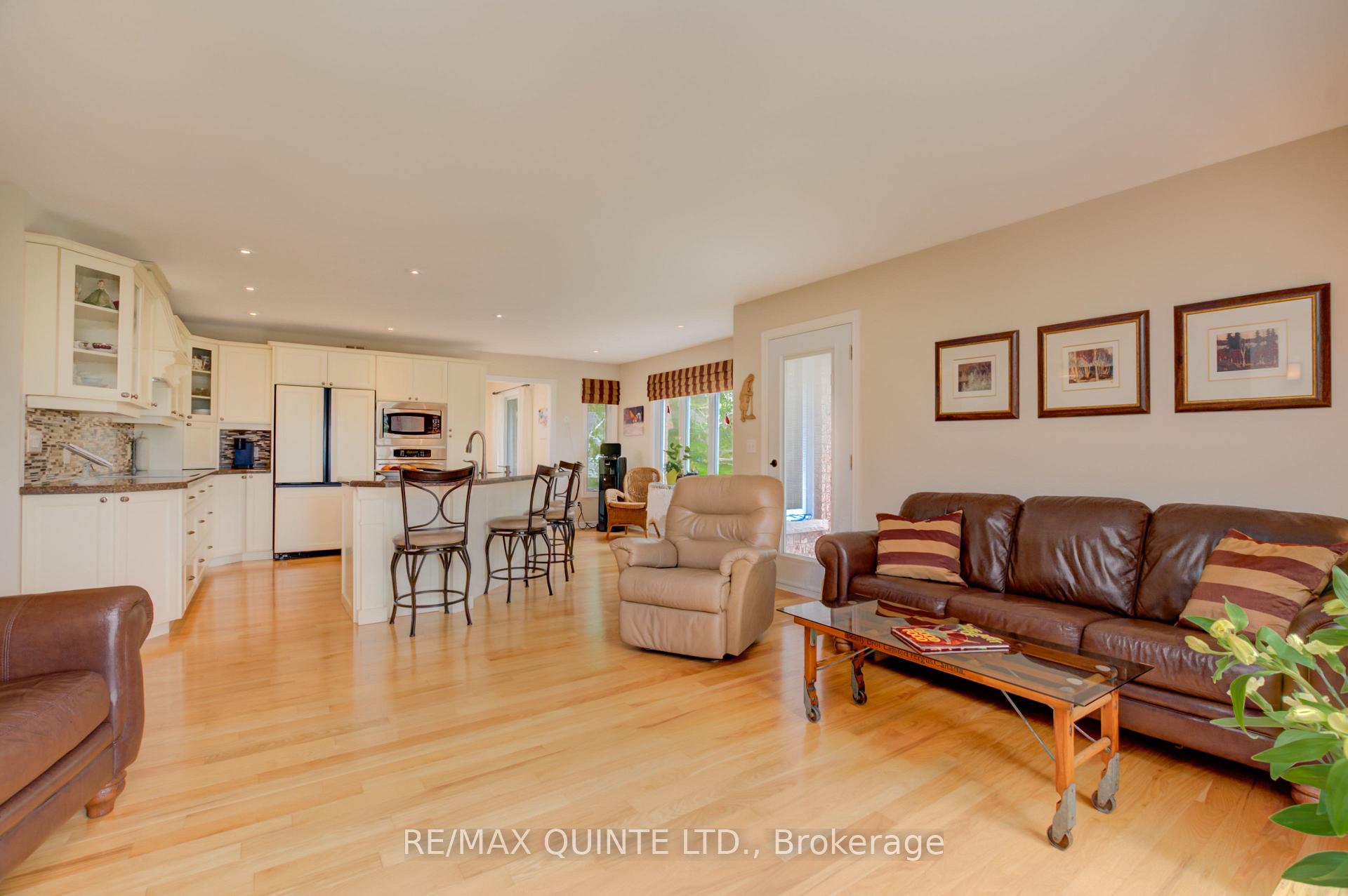 Photo 11 of 38 Oakridge Drive, Hamilton, Stoney Creek — HOMEH