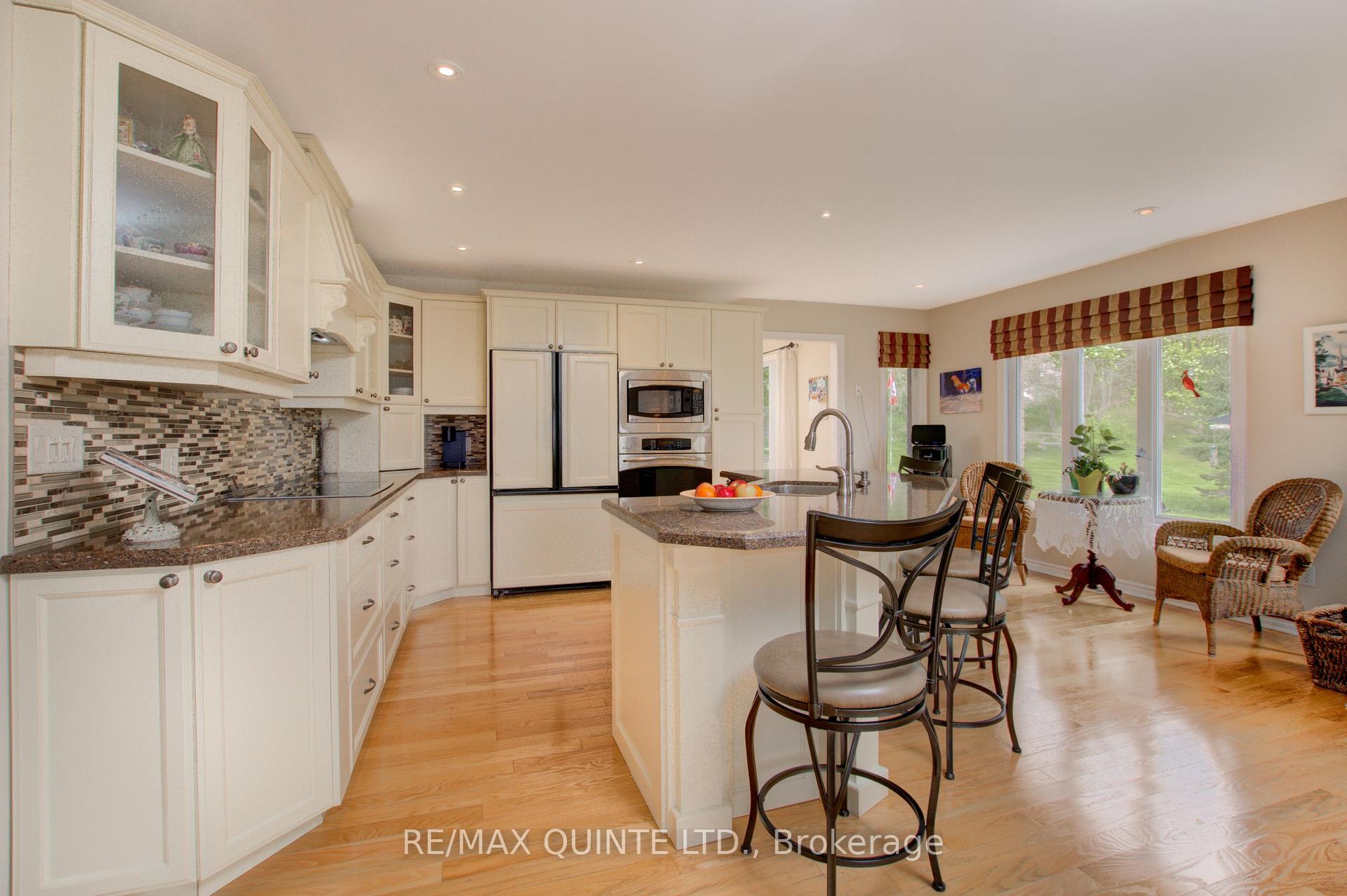 Photo 12 of 38 Oakridge Drive, Hamilton, Stoney Creek — HOMEH