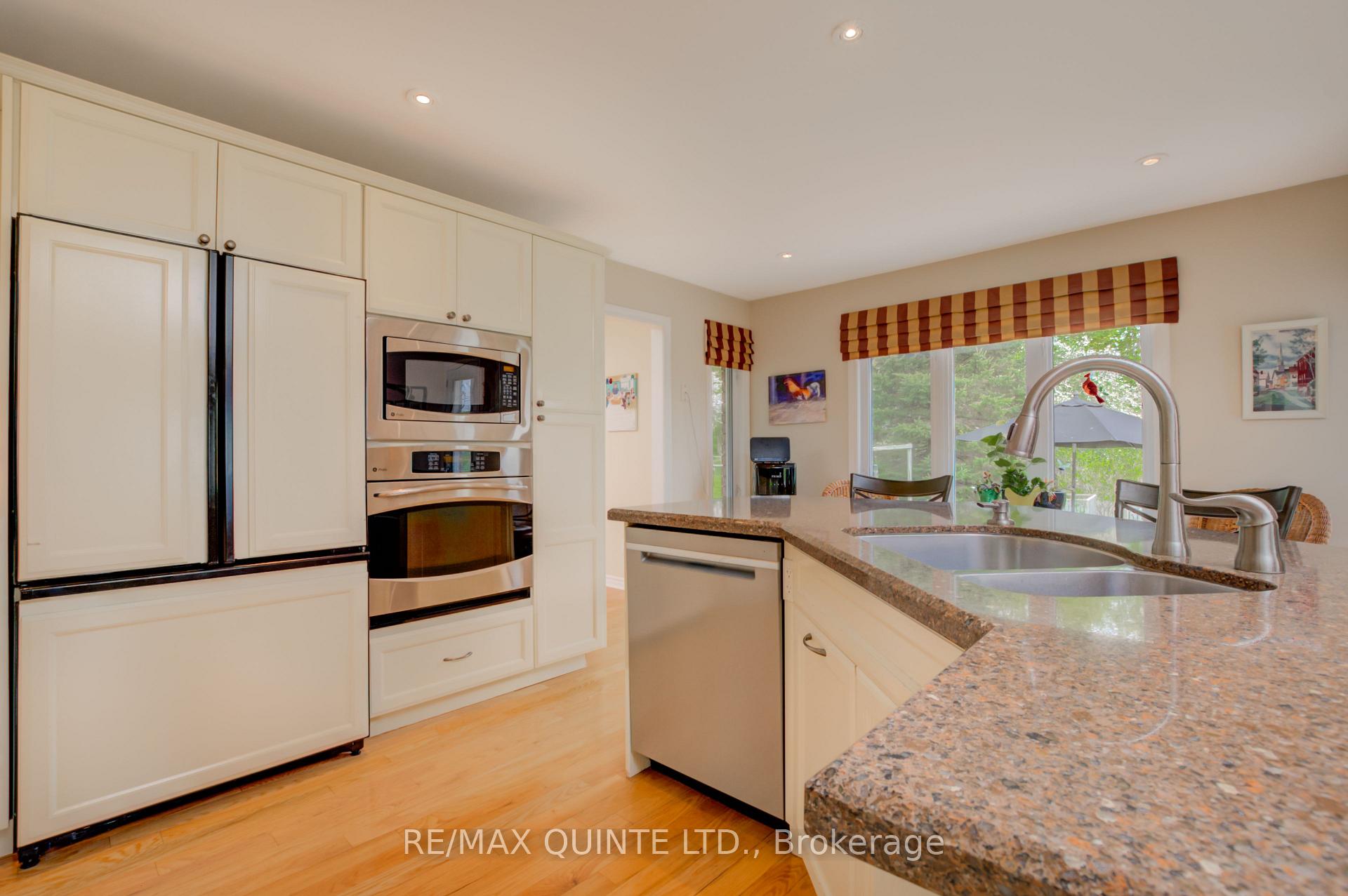 Photo 9 of 38 Oakridge Drive, Hamilton, Stoney Creek — HOMEH