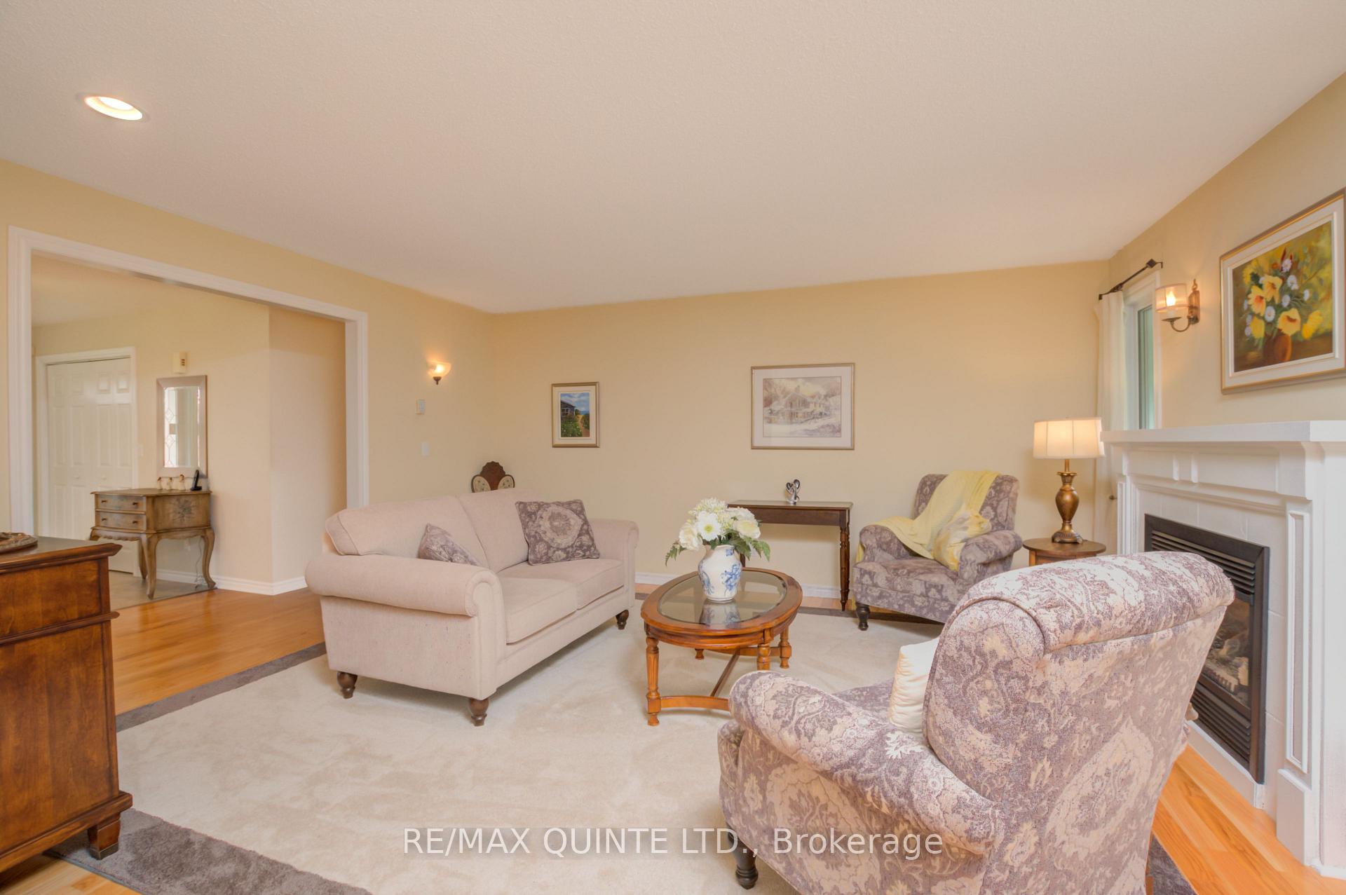 Photo 15 of 38 Oakridge Drive, Hamilton, Stoney Creek — HOMEH