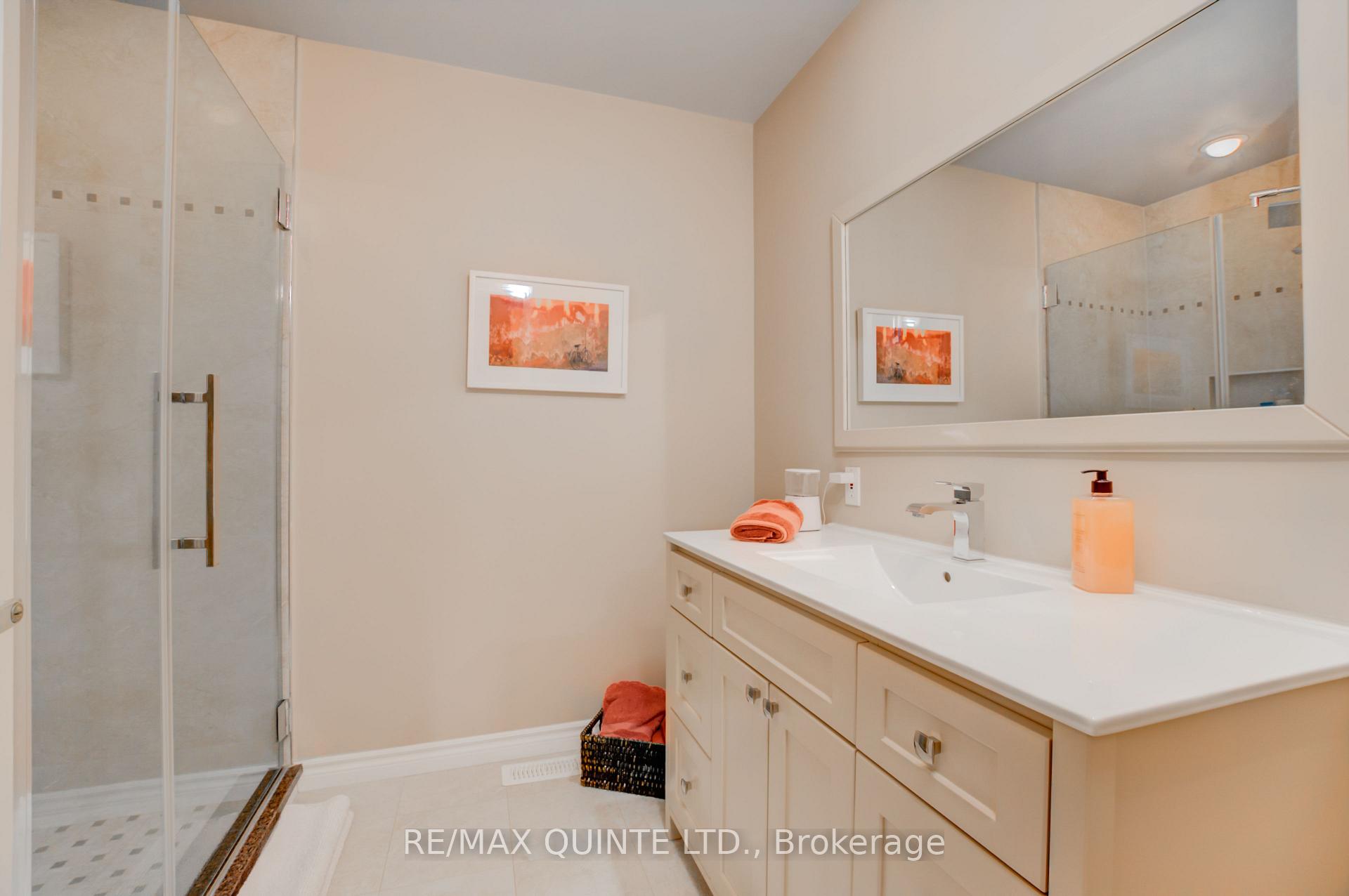 Photo 16 of 38 Oakridge Drive, Hamilton, Stoney Creek — HOMEH