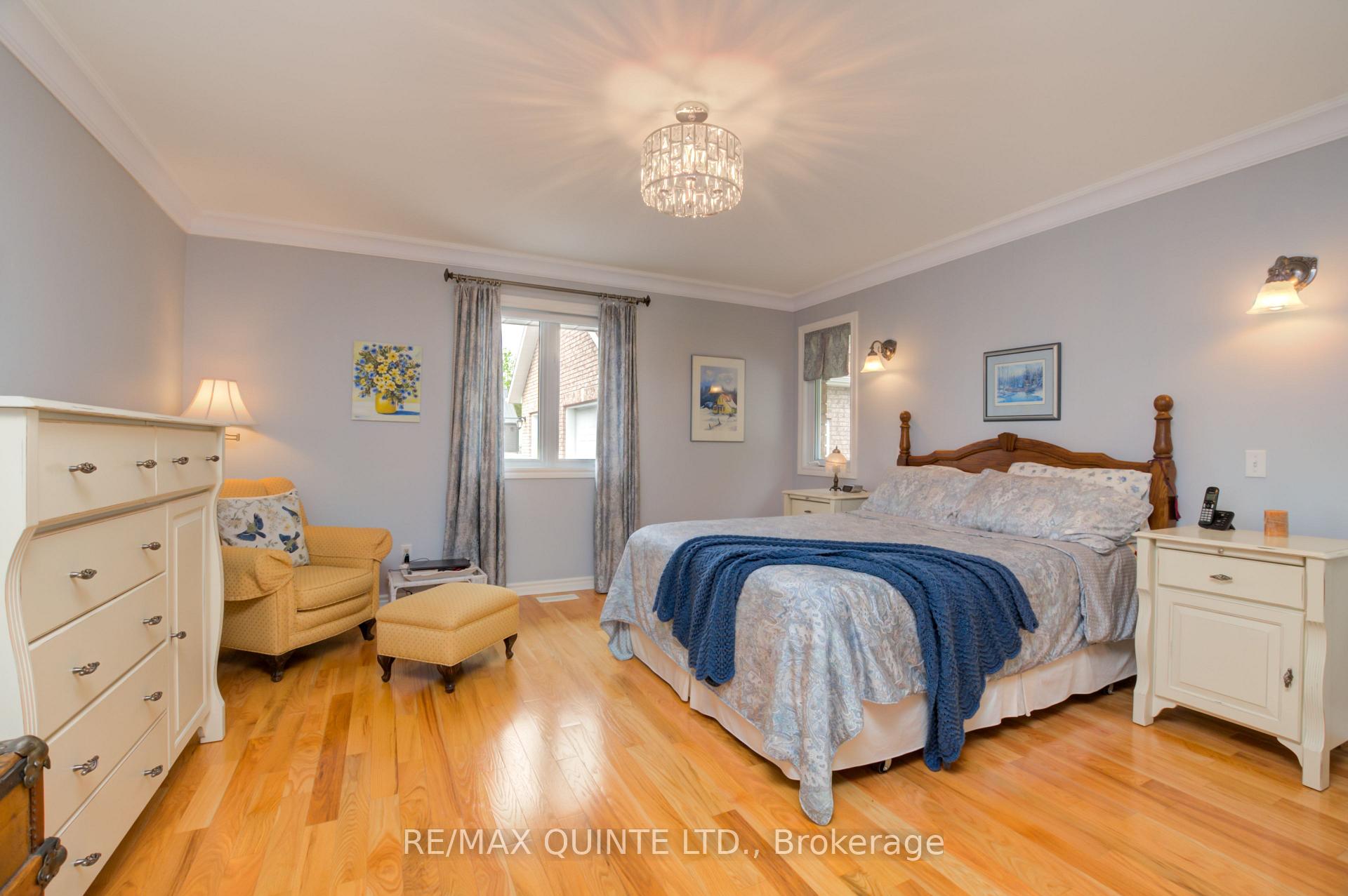 Photo 17 of 38 Oakridge Drive, Hamilton, Stoney Creek — HOMEH