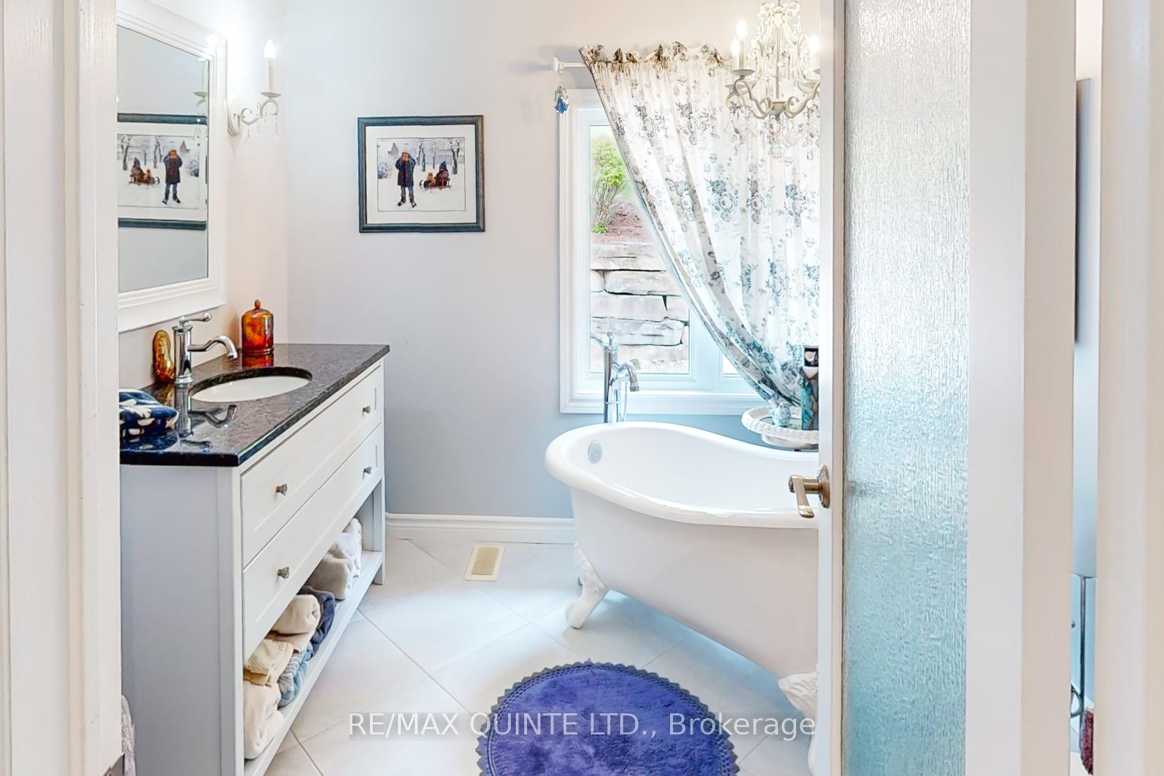 Photo 18 of 38 Oakridge Drive, Hamilton, Stoney Creek — HOMEH