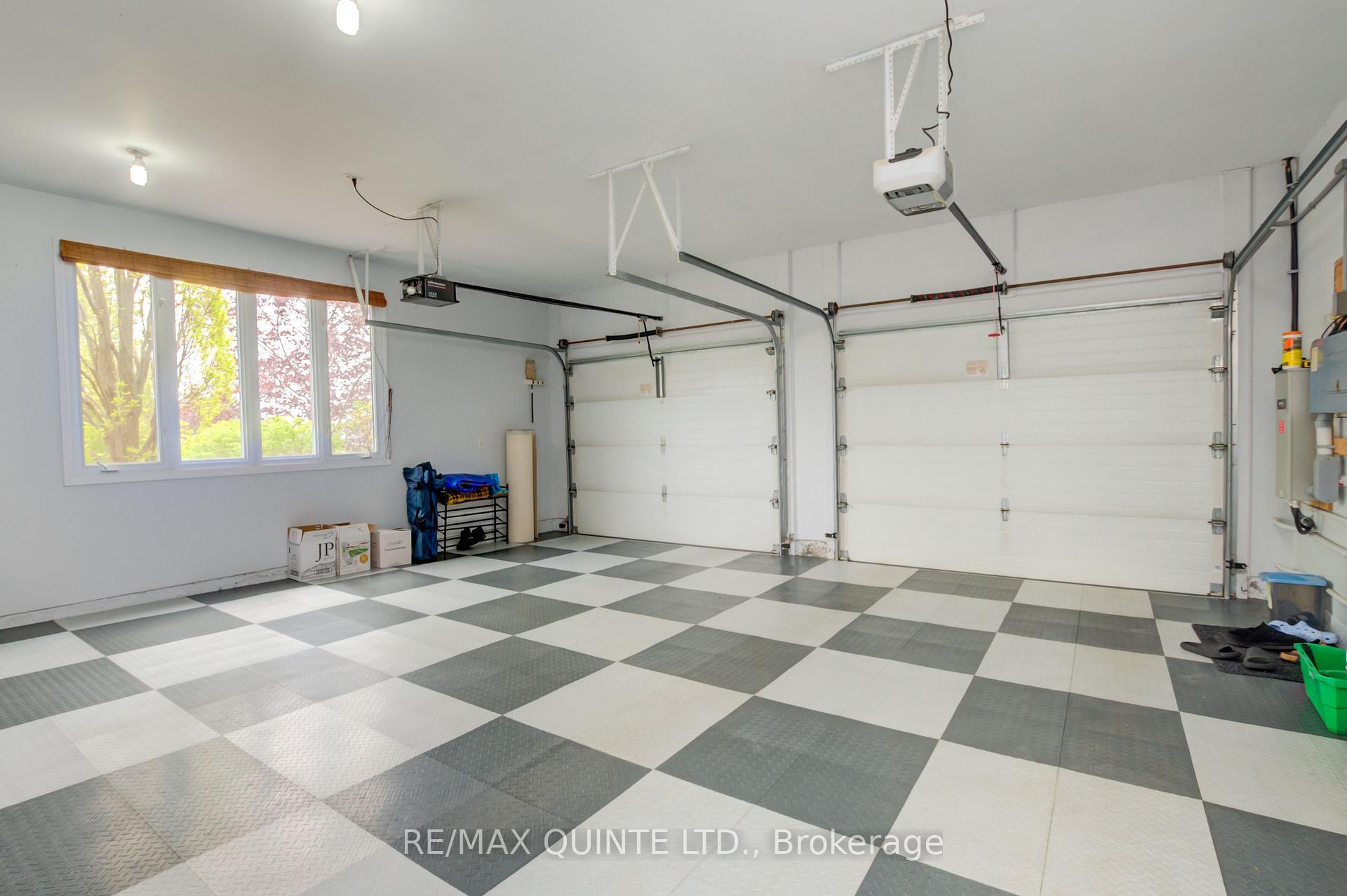 Photo 22 of 38 Oakridge Drive, Hamilton, Stoney Creek — HOMEH