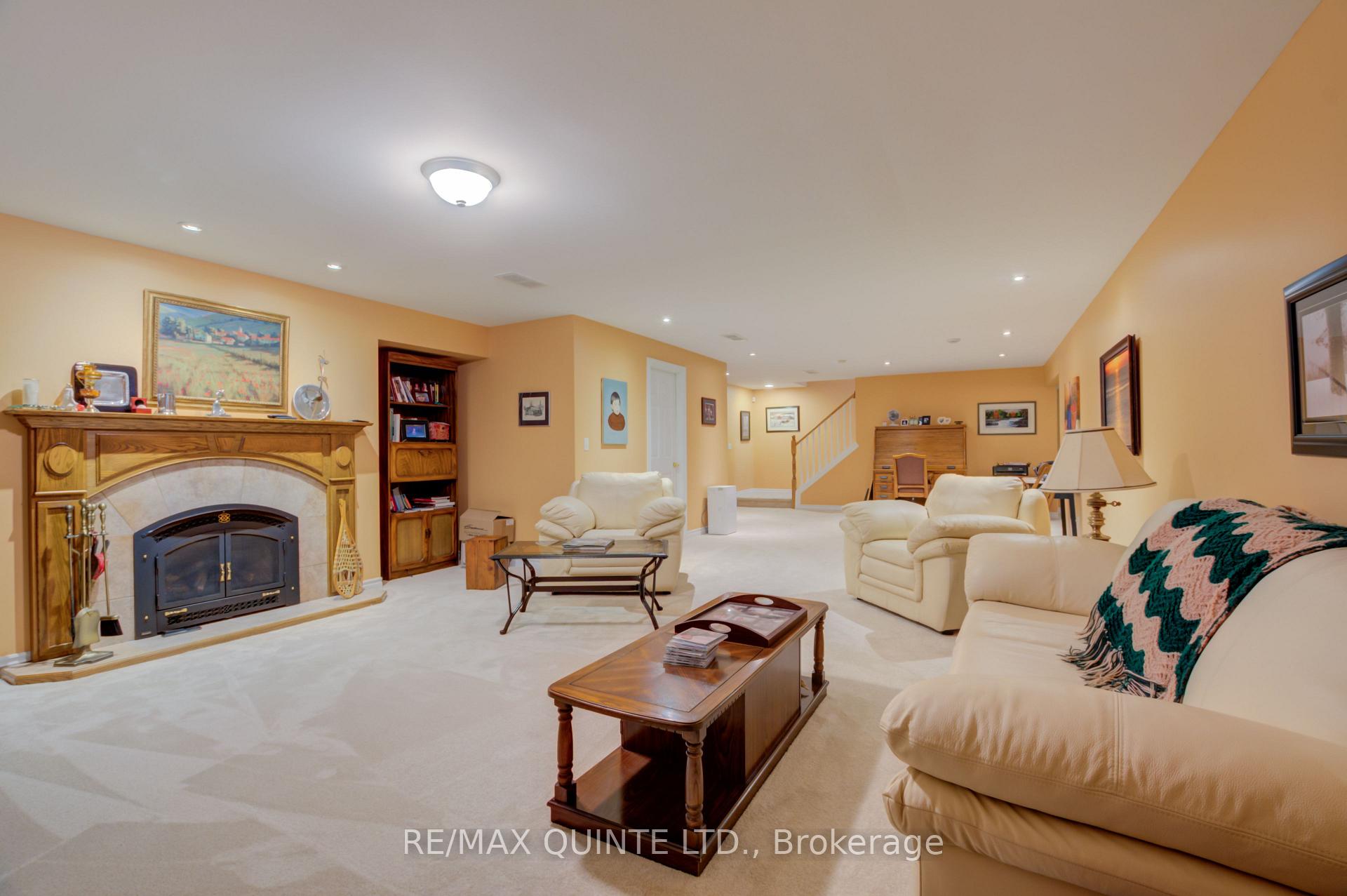 Photo 25 of 38 Oakridge Drive, Hamilton, Stoney Creek — HOMEH
