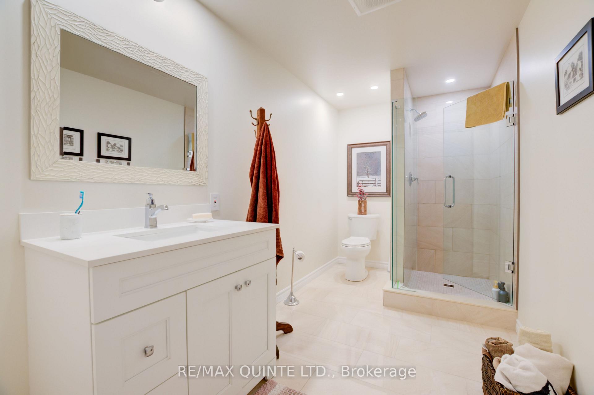 Photo 27 of 38 Oakridge Drive, Hamilton, Stoney Creek — HOMEH