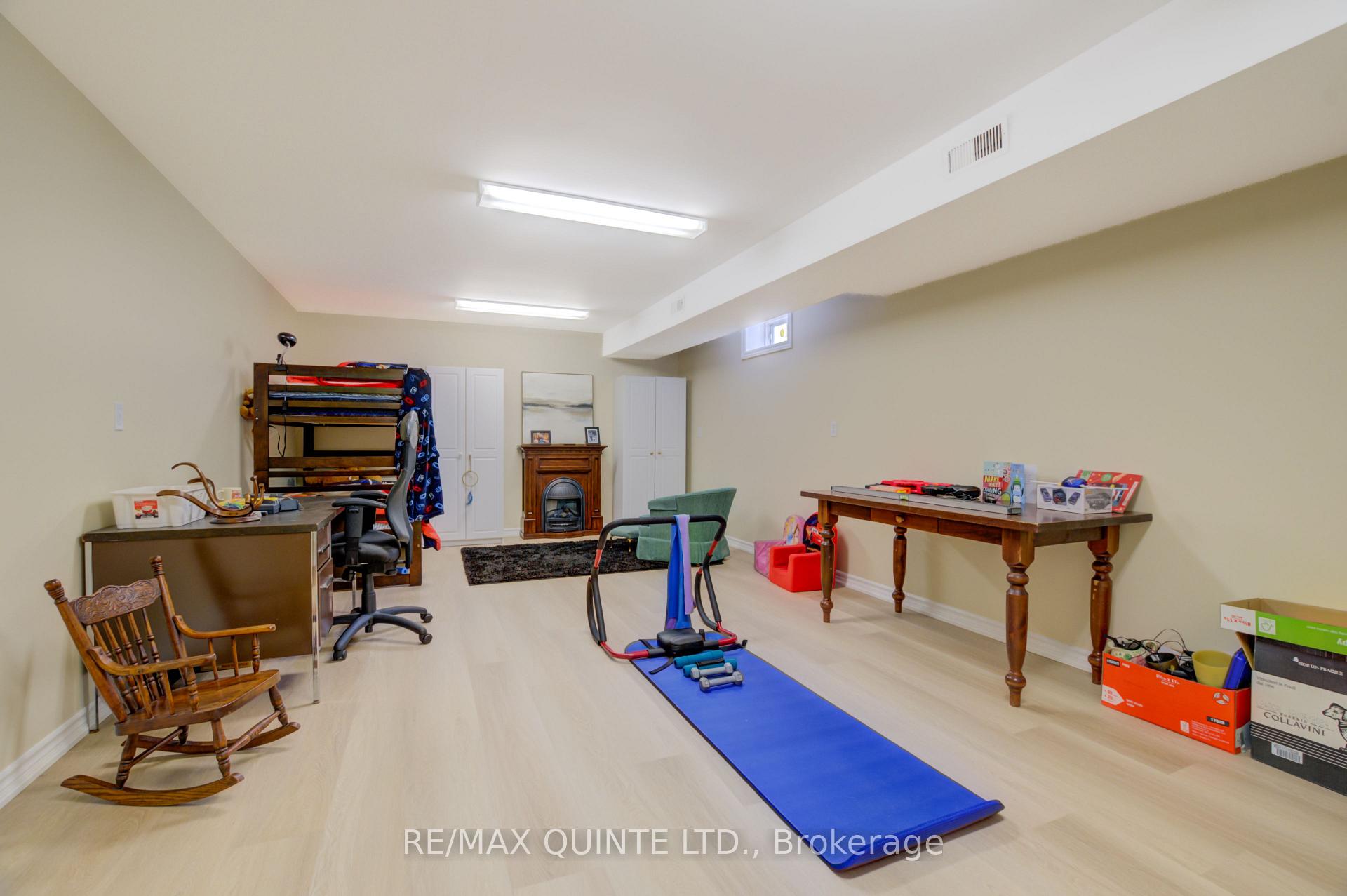 Photo 28 of 38 Oakridge Drive, Hamilton, Stoney Creek — HOMEH