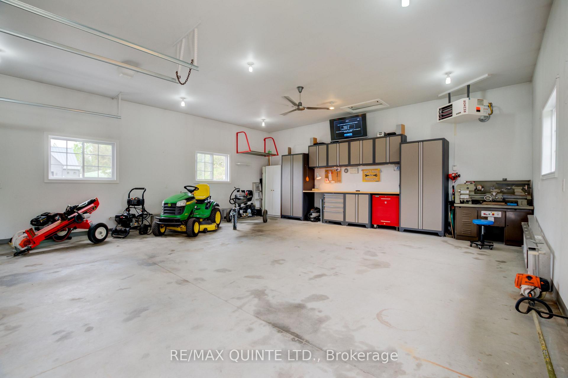 Photo 31 of 38 Oakridge Drive, Hamilton, Stoney Creek — HOMEH