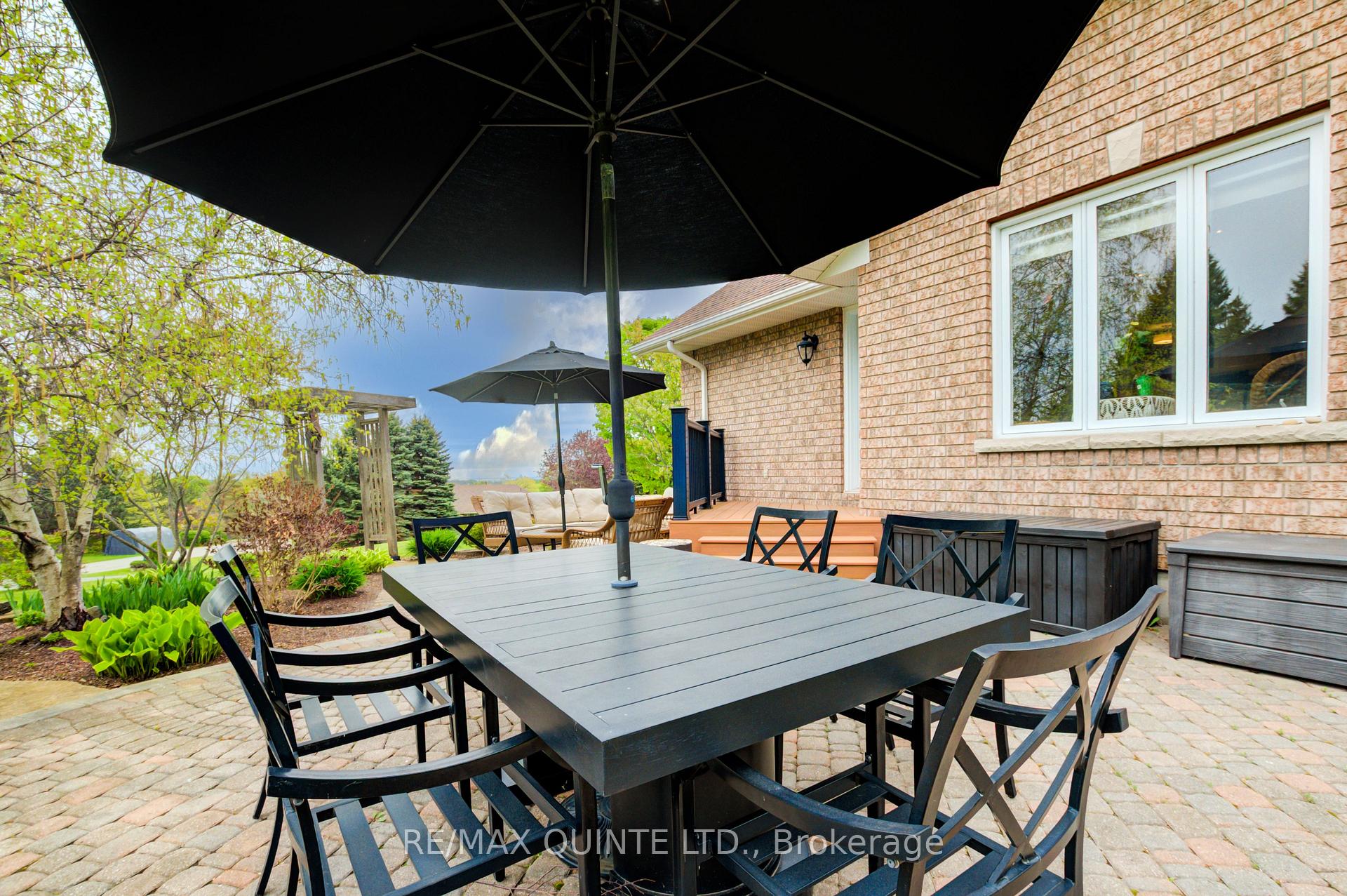 Photo 30 of 38 Oakridge Drive, Hamilton, Stoney Creek — HOMEH