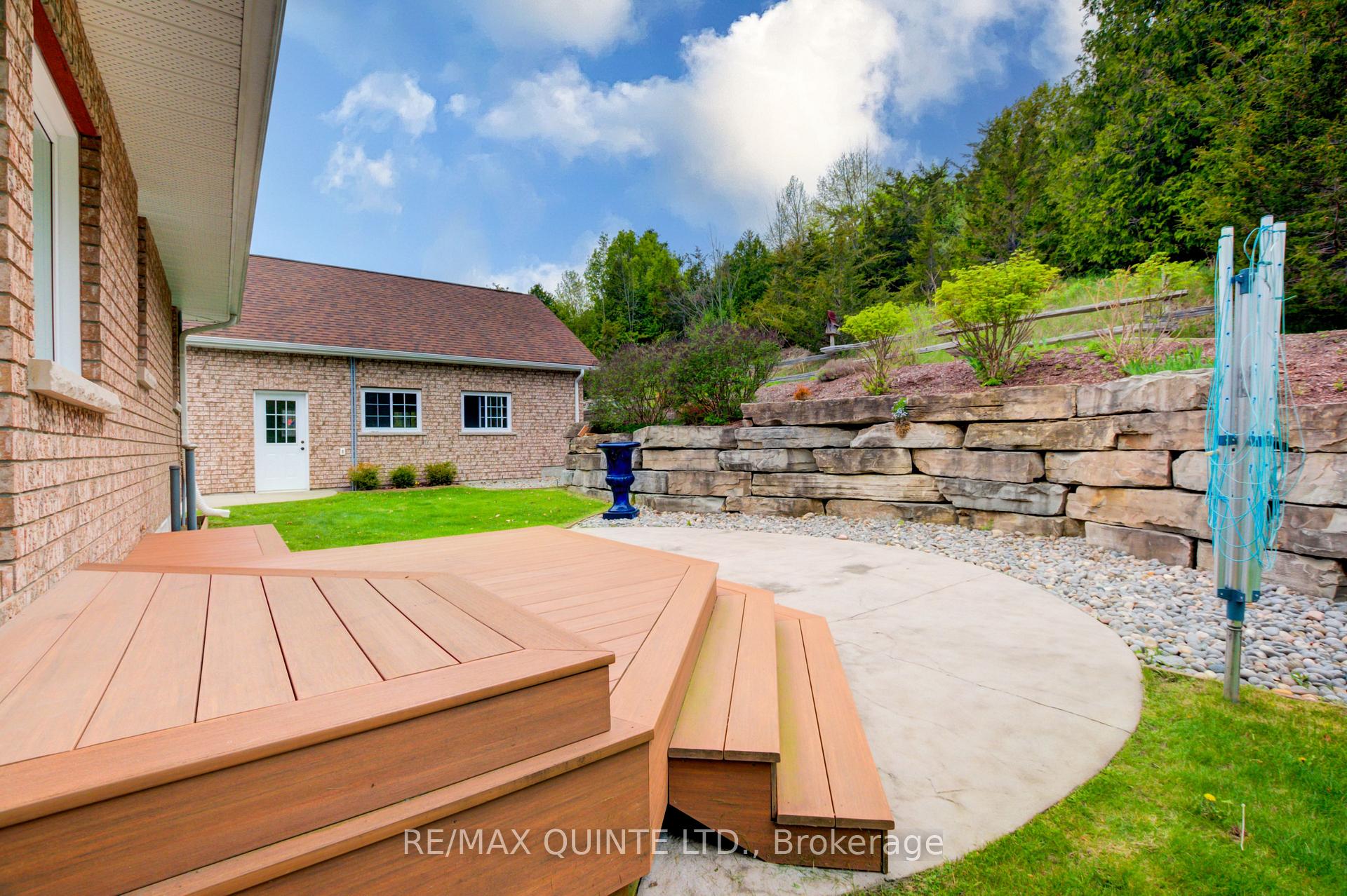 Photo 32 of 38 Oakridge Drive, Hamilton, Stoney Creek — HOMEH