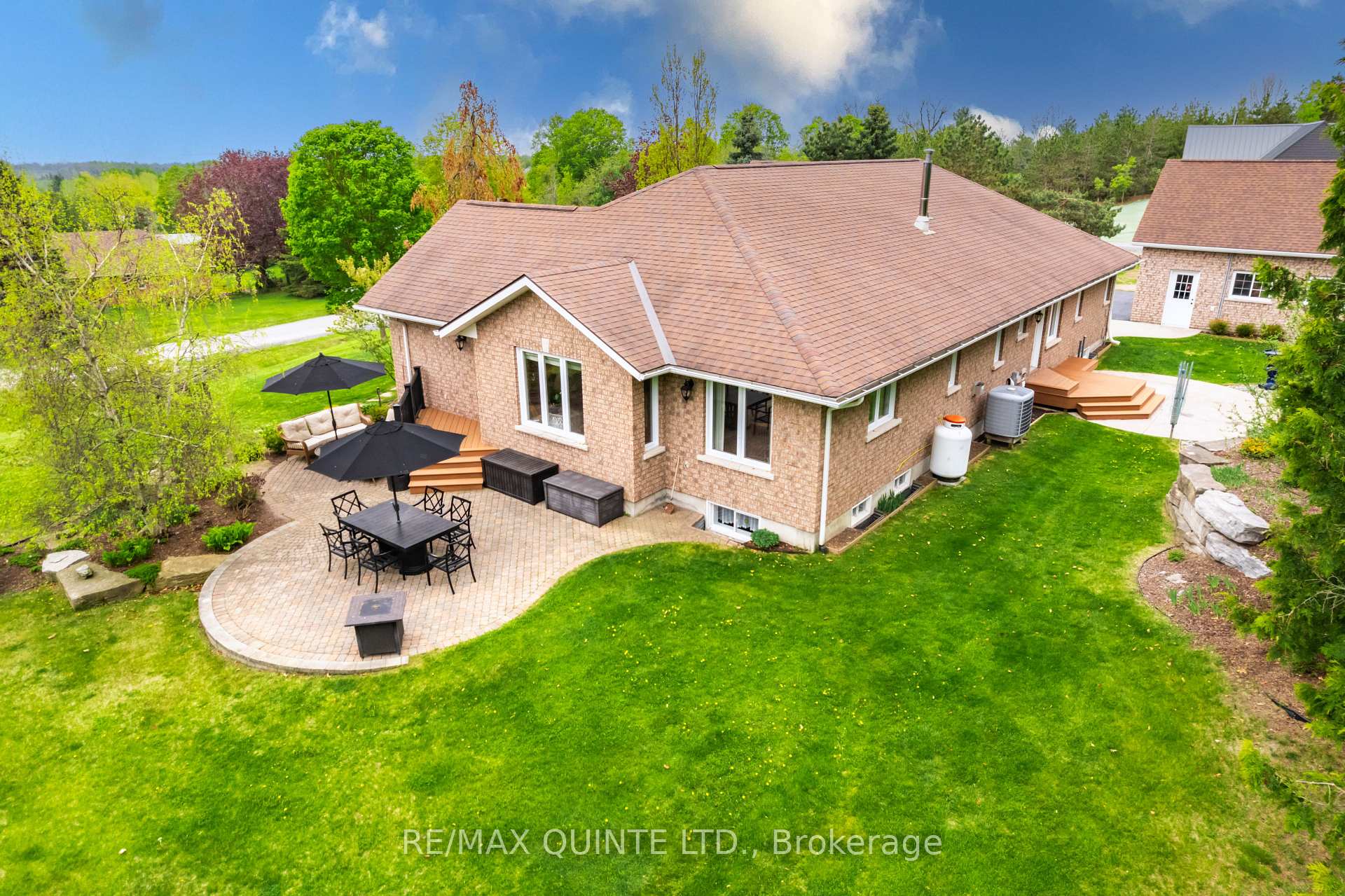 Photo 34 of 38 Oakridge Drive, Hamilton, Stoney Creek — HOMEH