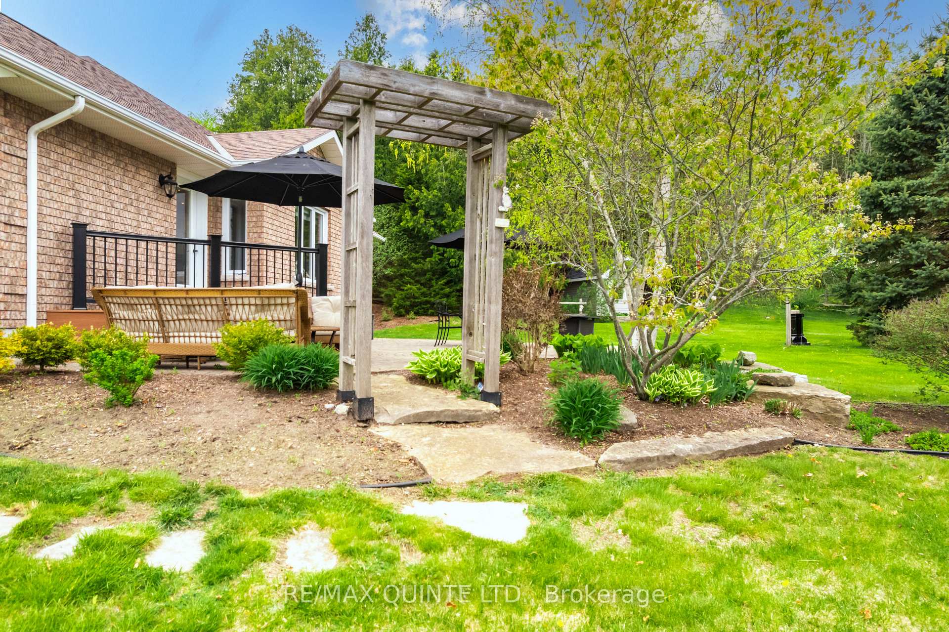 Photo 36 of 38 Oakridge Drive, Hamilton, Stoney Creek — HOMEH