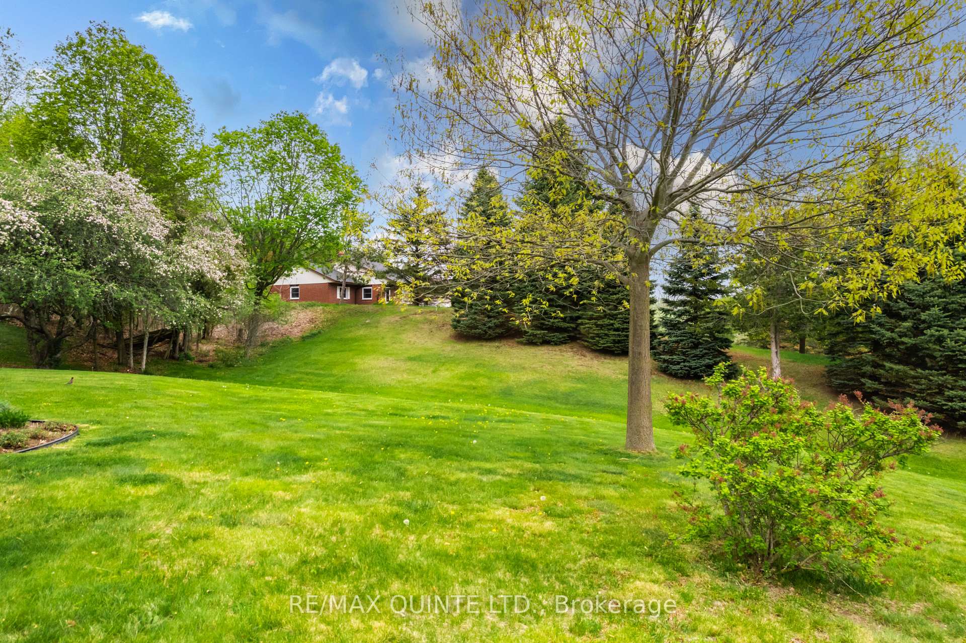 Photo 37 of 38 Oakridge Drive, Hamilton, Stoney Creek — HOMEH