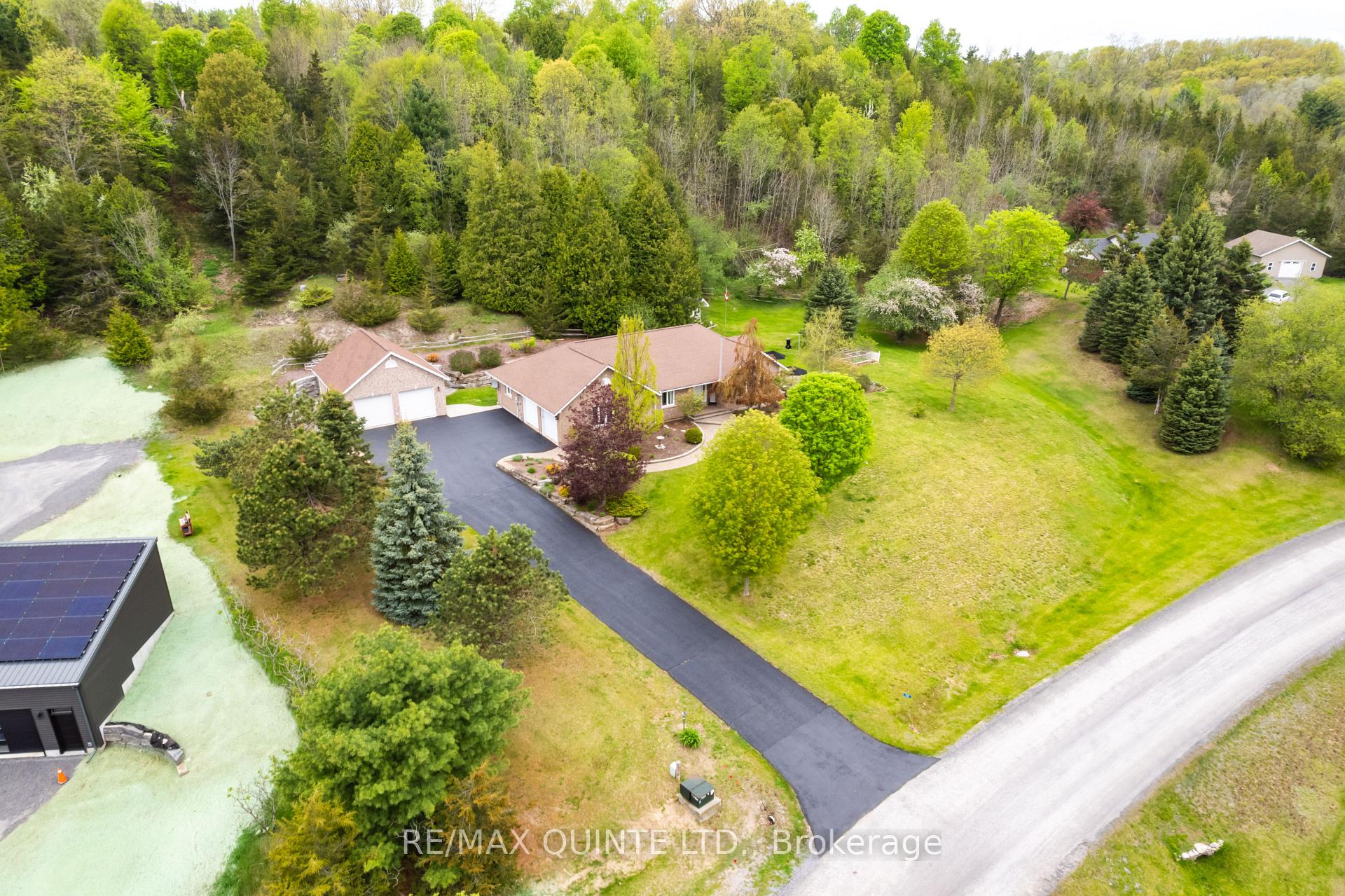 Photo 40 of 38 Oakridge Drive, Hamilton, Stoney Creek — HOMEH