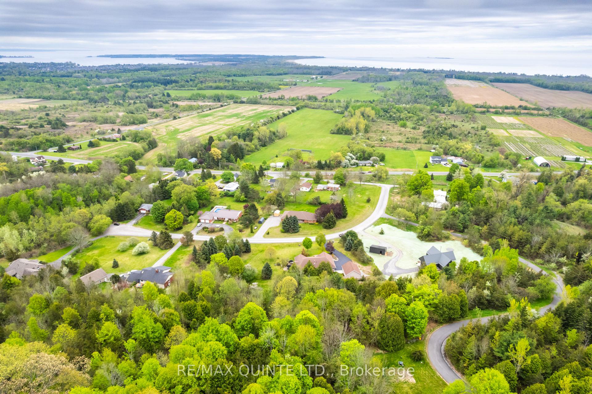 Photo 38 of 38 Oakridge Drive, Hamilton, Stoney Creek — HOMEH
