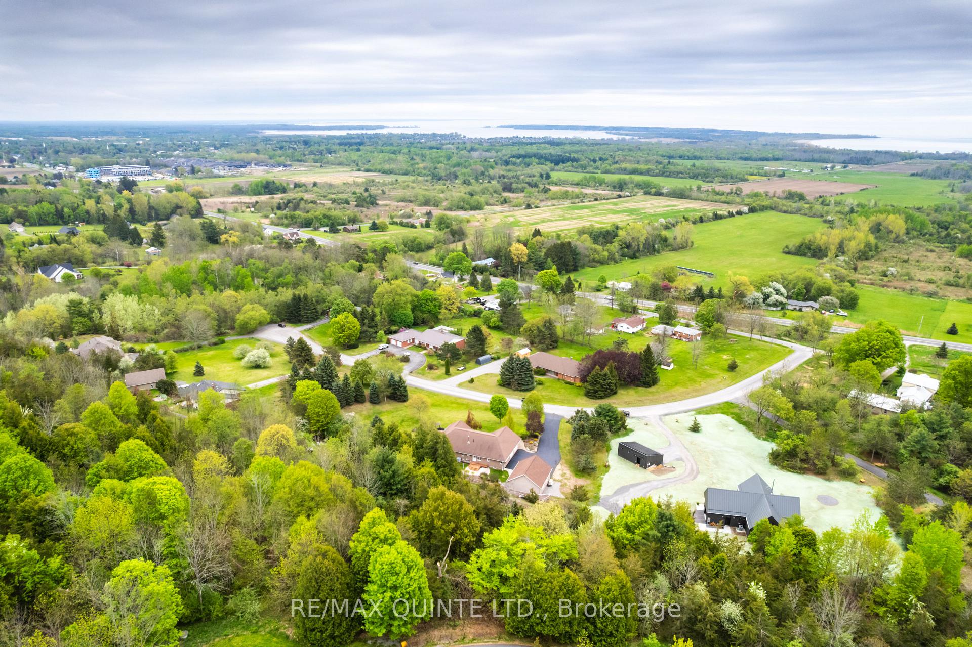 Photo 39 of 38 Oakridge Drive, Hamilton, Stoney Creek — HOMEH