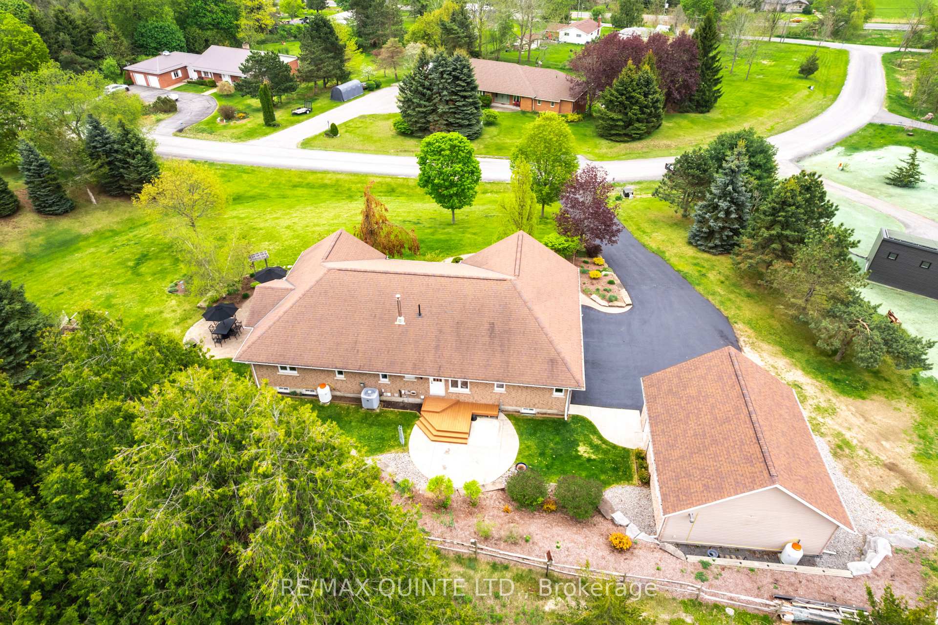 Photo 41 of 38 Oakridge Drive, Hamilton, Stoney Creek — HOMEH