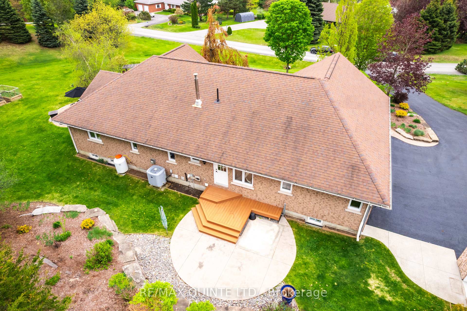 Photo 43 of 38 Oakridge Drive, Hamilton, Stoney Creek — HOMEH