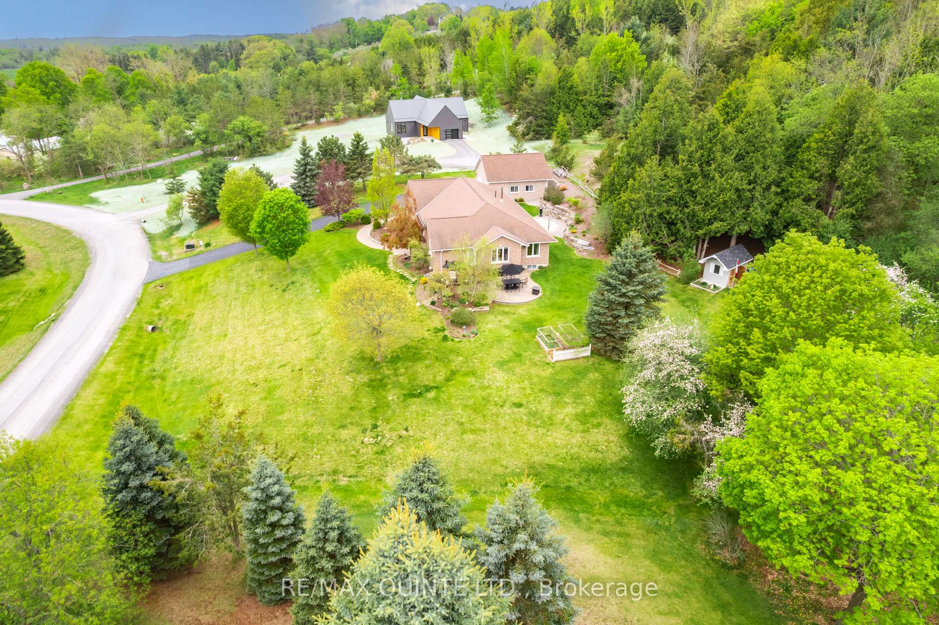 Photo 44 of 38 Oakridge Drive, Hamilton, Stoney Creek — HOMEH