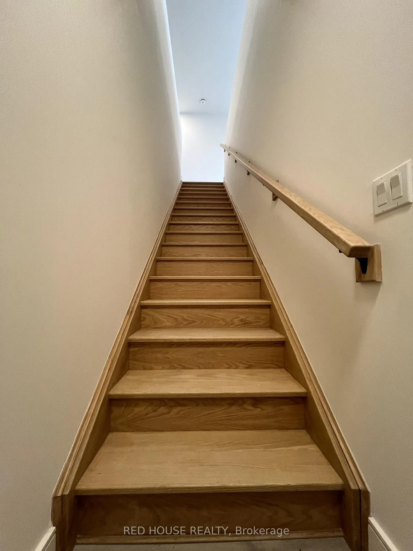 Photo 4 of 150 Everett Common, St. Catharines, Oakdale — HOMEH