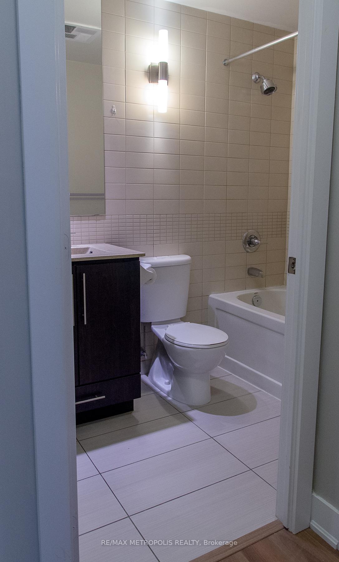 Photo 10 of Unit 2501, 28 Linden Street, Toronto, North St. James Town — HOMEH