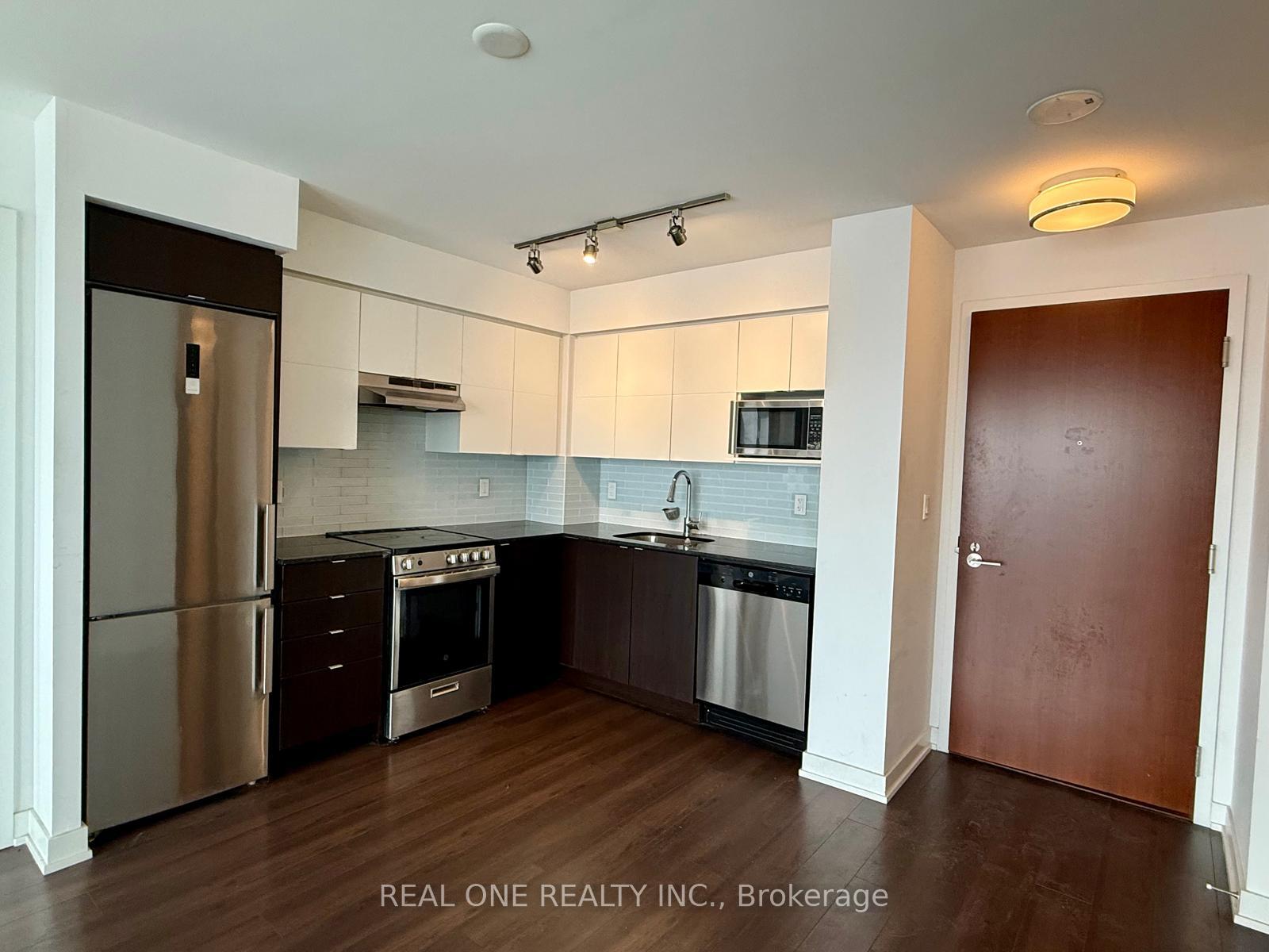 Photo 3 of Unit 912, 120 Varna Drive, Toronto, Englemount-Lawrence — HOMEH