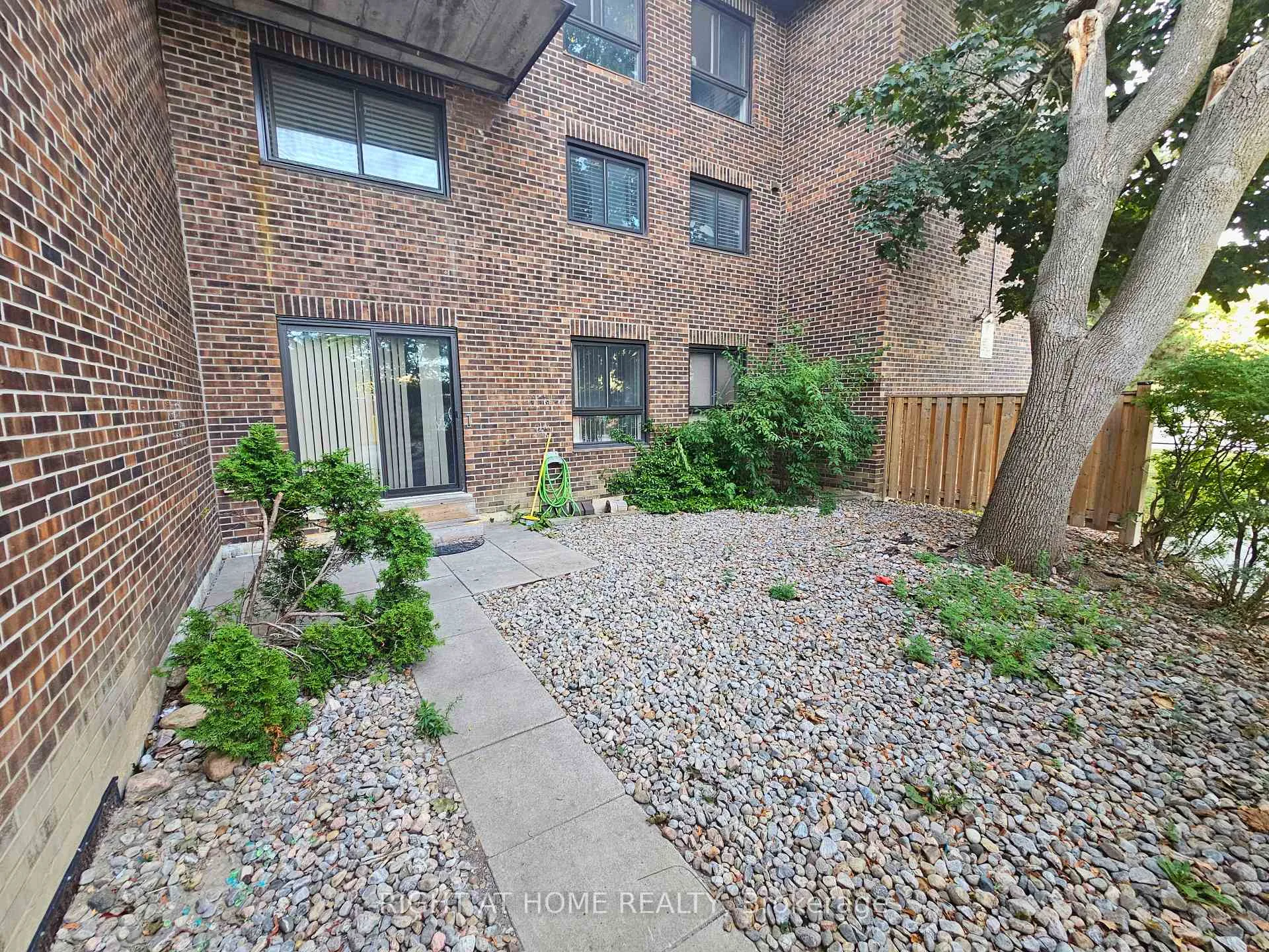 Front of Unit 61, 53 Taunton Road E