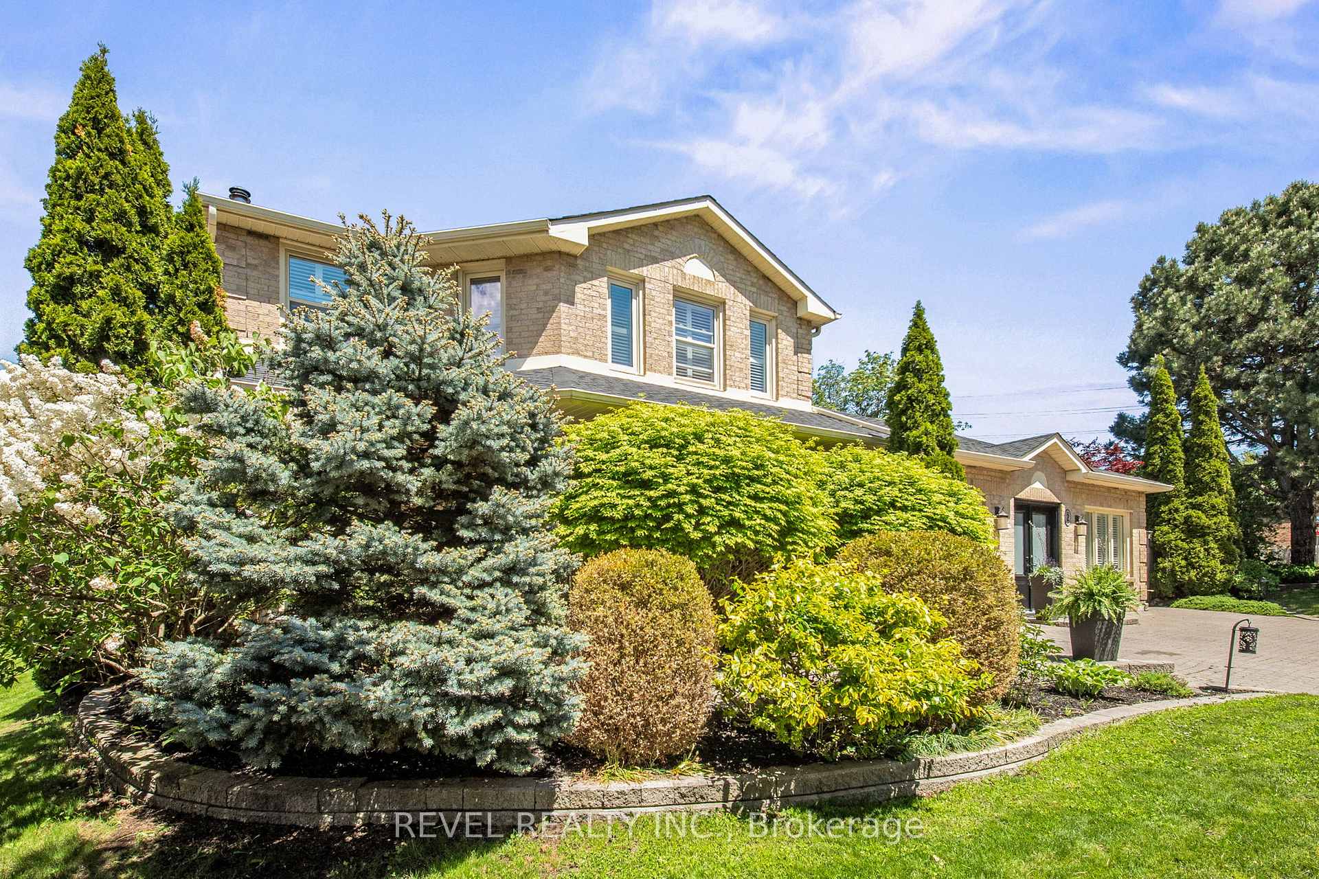 Photo 2 of 2 Patterson Crescent, Ajax, Central — HOMEH