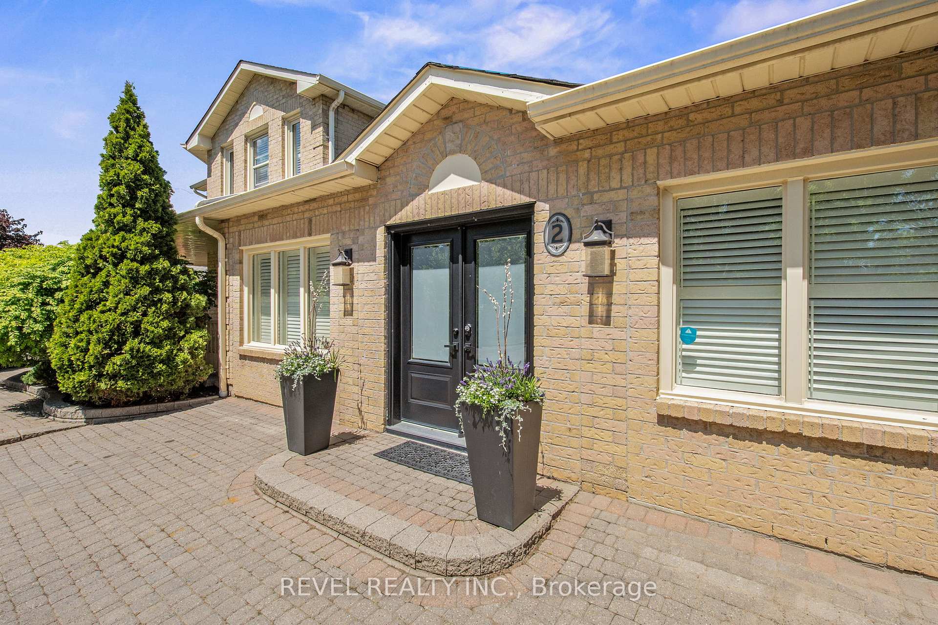 Photo 3 of 2 Patterson Crescent, Ajax, Central — HOMEH