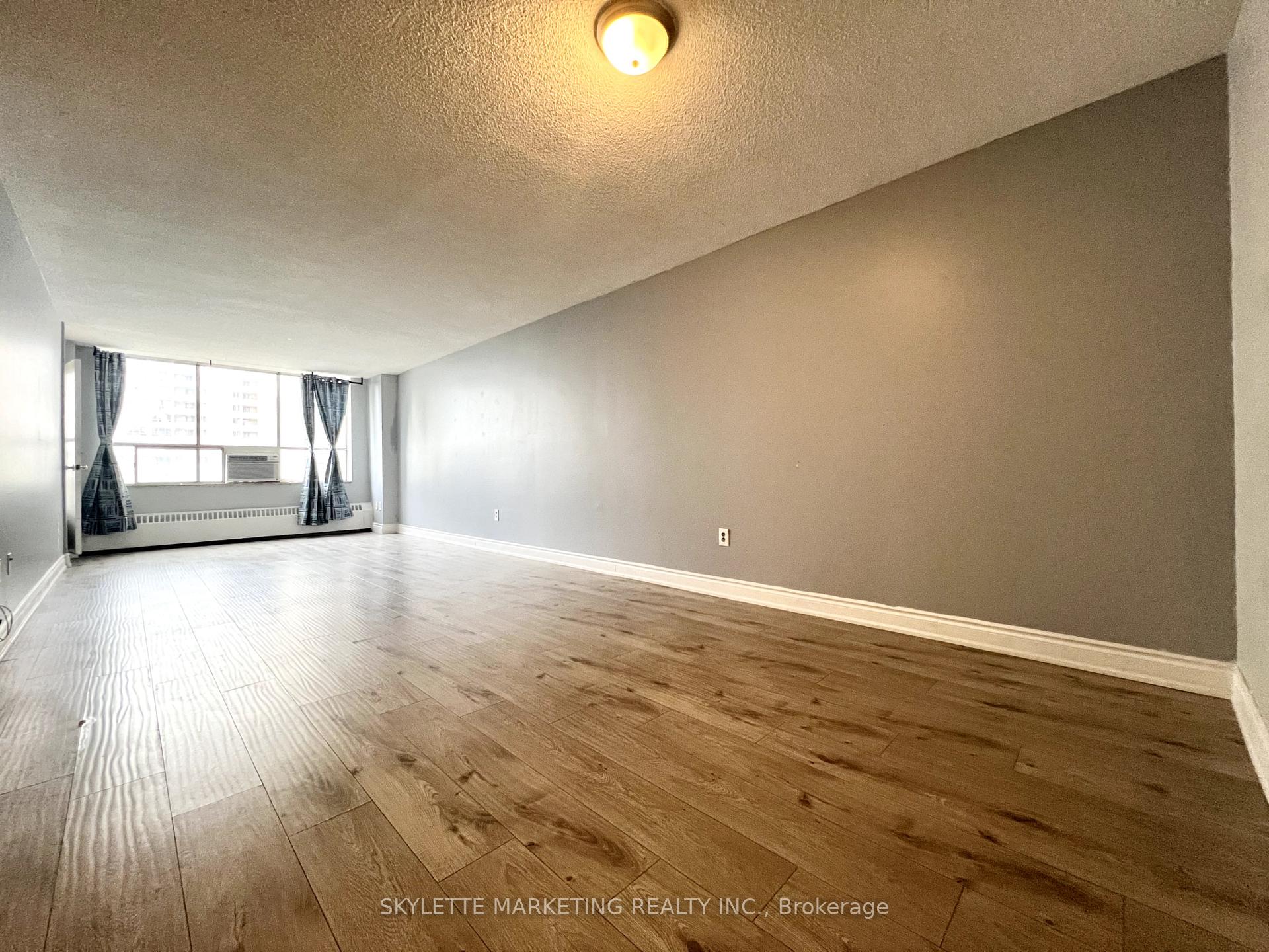 Front of Unit 816, 320 Dixon Road