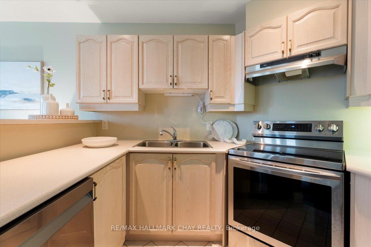 Photo 9 of Unit 302, 2 Toronto Street, Barrie, City Centre — HOMEH