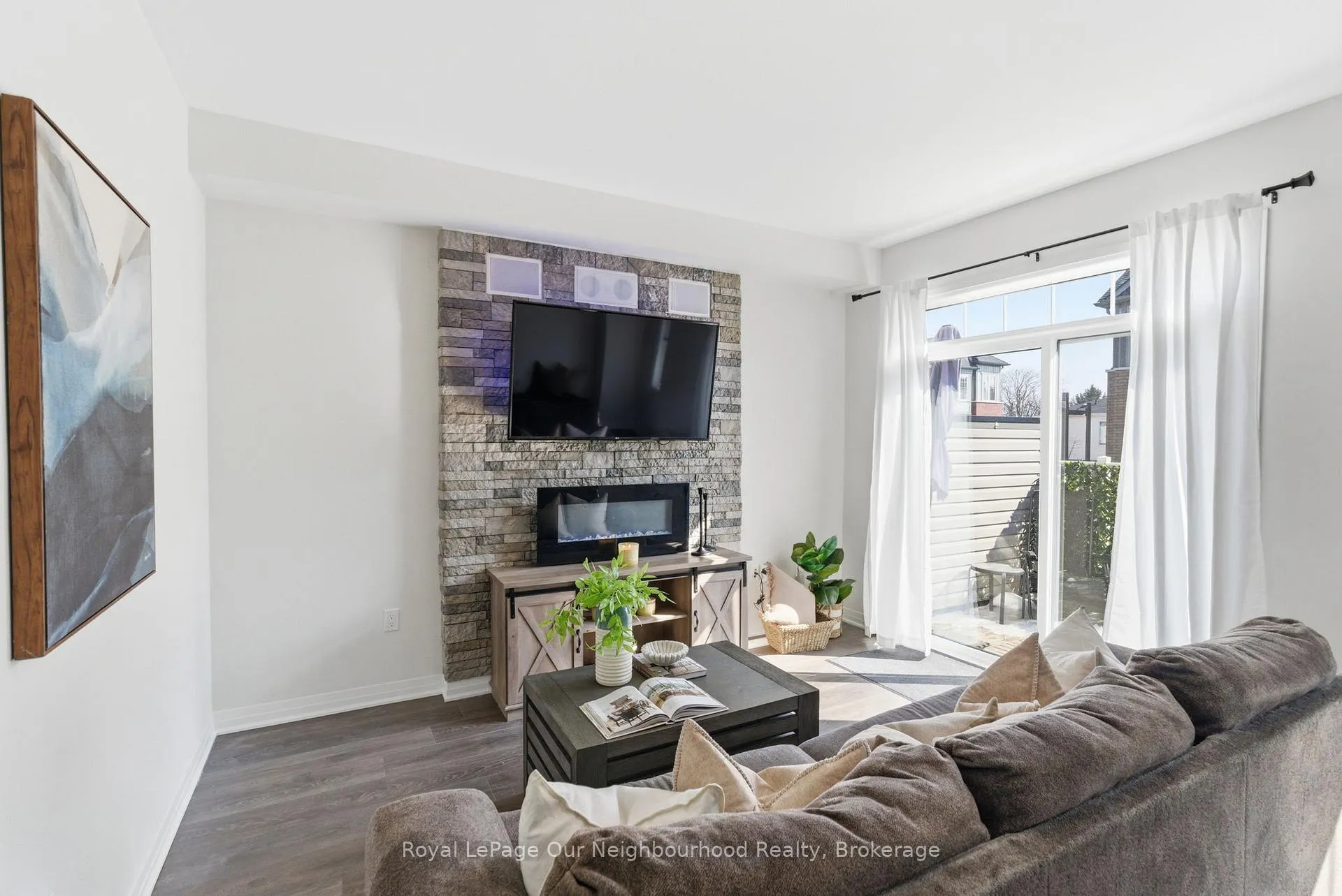Photo 2 of 818 Atwater Path, Oshawa, Lakeview — HOMEH