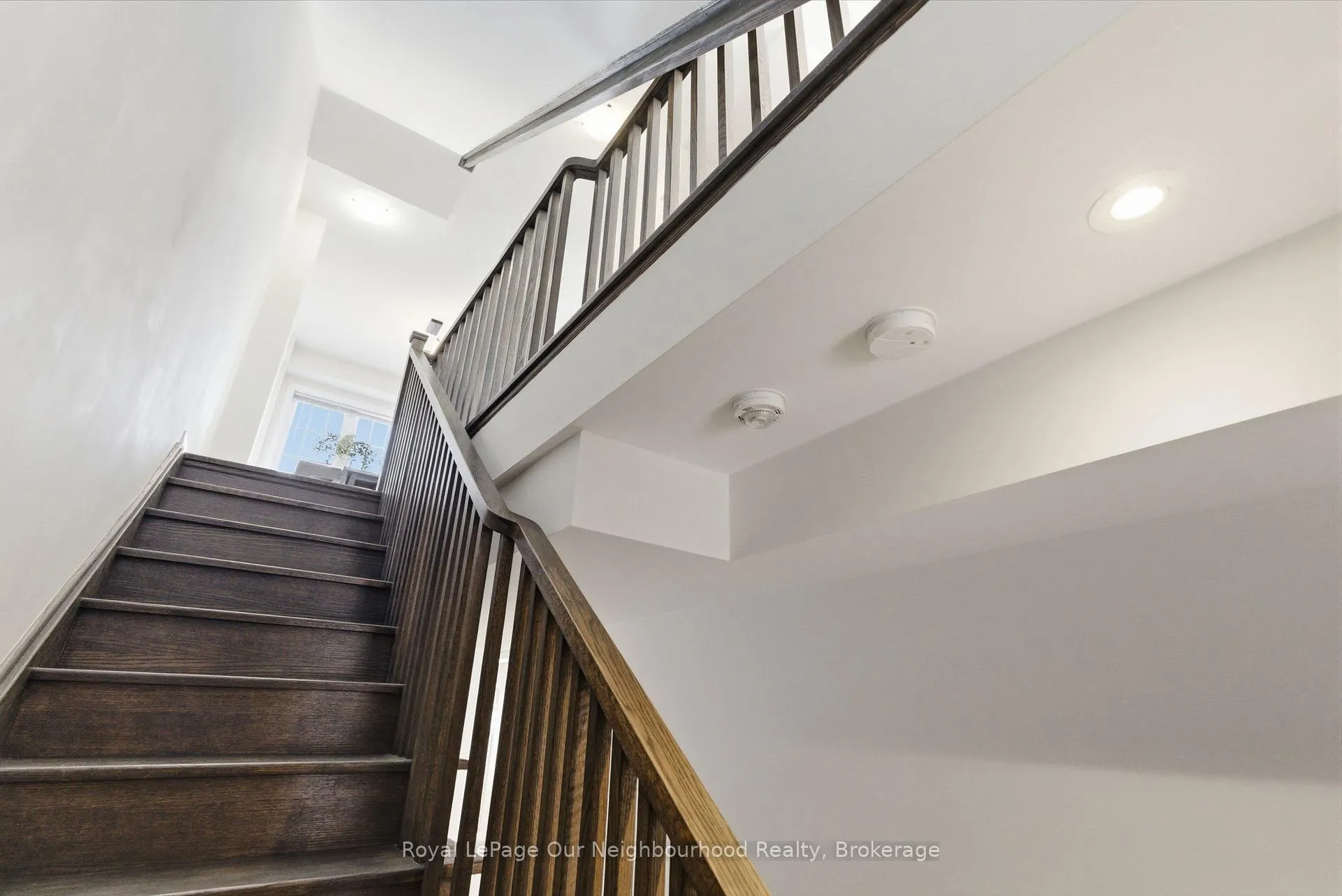 Photo 4 of 818 Atwater Path, Oshawa, Lakeview — HOMEH
