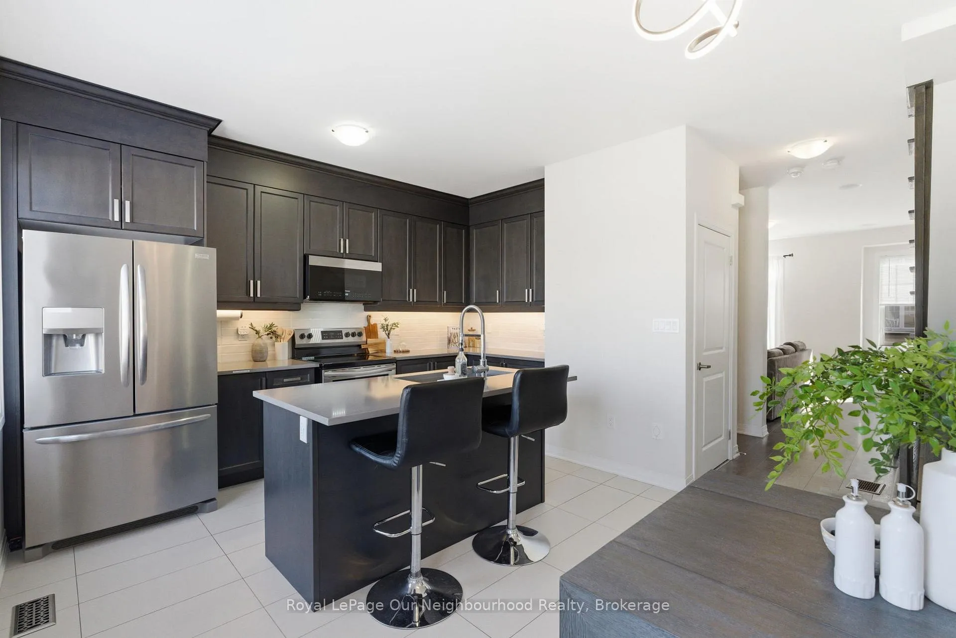 Photo 5 of 818 Atwater Path, Oshawa, Lakeview — HOMEH