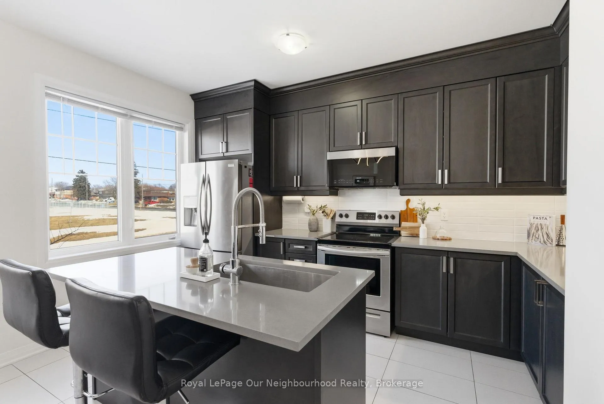 Photo 6 of 818 Atwater Path, Oshawa, Lakeview — HOMEH