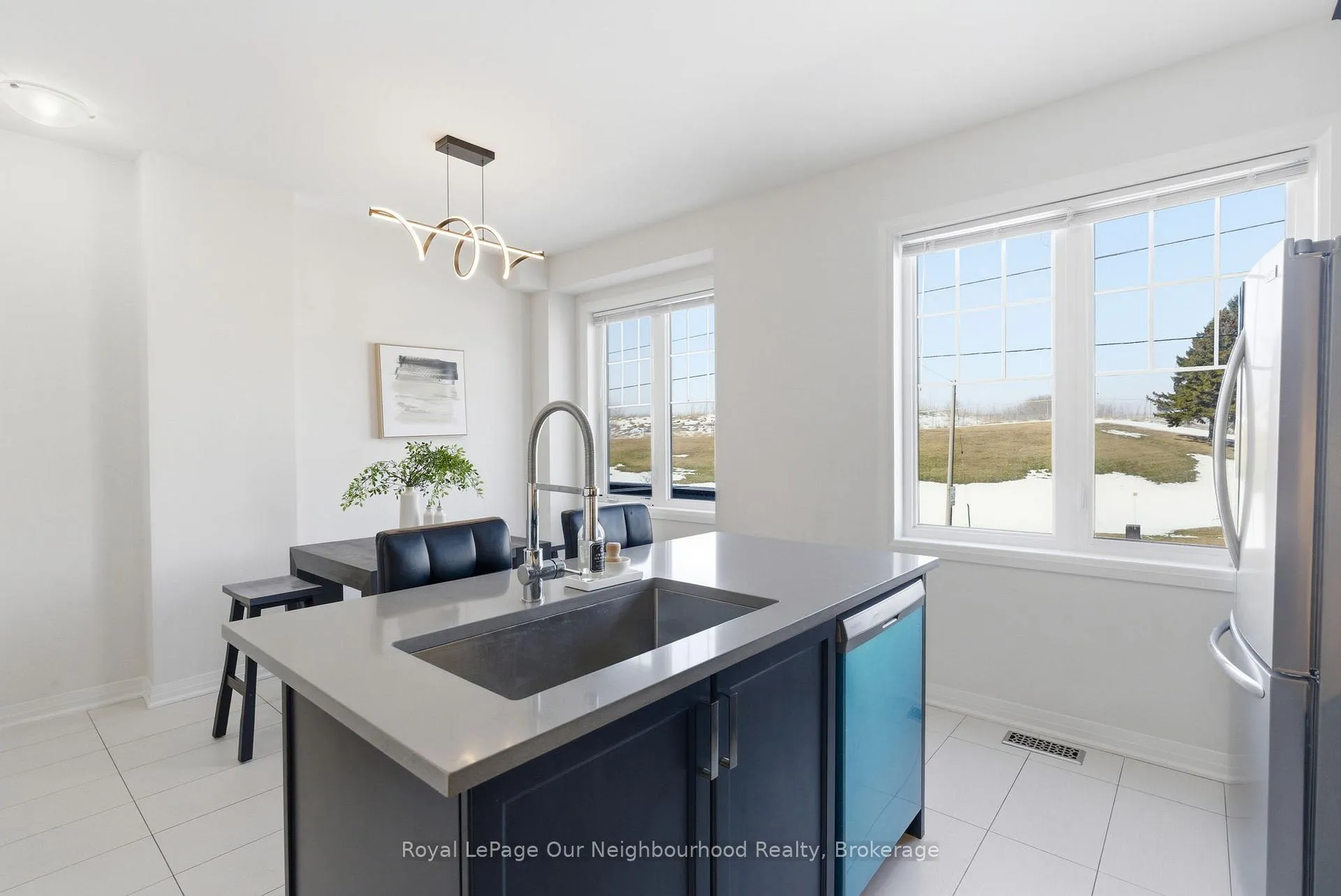 Photo 9 of 818 Atwater Path, Oshawa, Lakeview — HOMEH