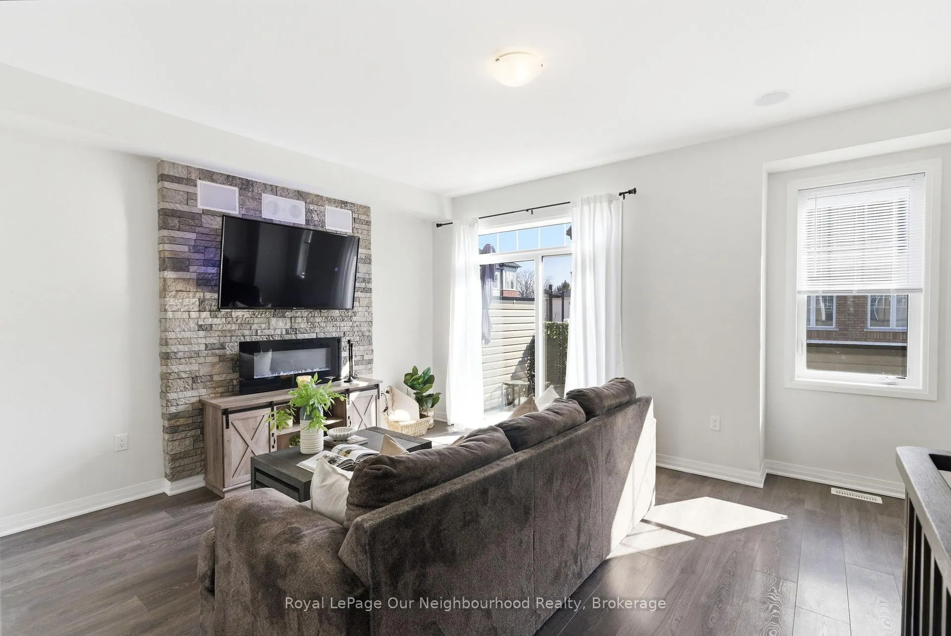 Photo 11 of 818 Atwater Path, Oshawa, Lakeview — HOMEH