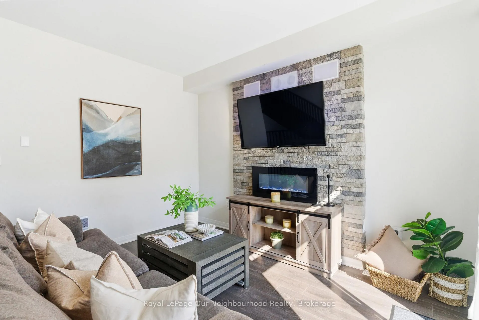 Photo 14 of 818 Atwater Path, Oshawa, Lakeview — HOMEH