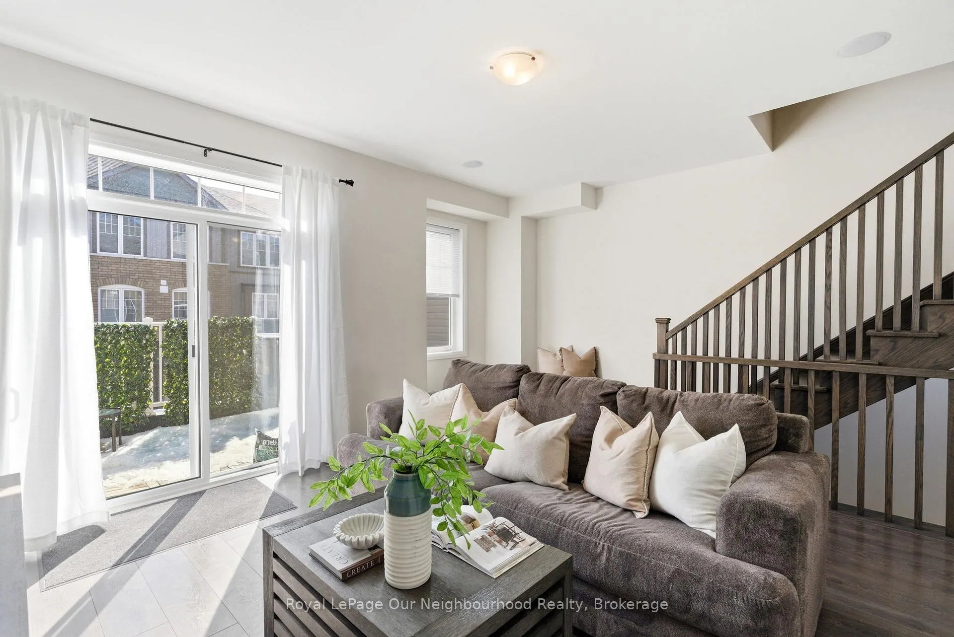 Photo 16 of 818 Atwater Path, Oshawa, Lakeview — HOMEH