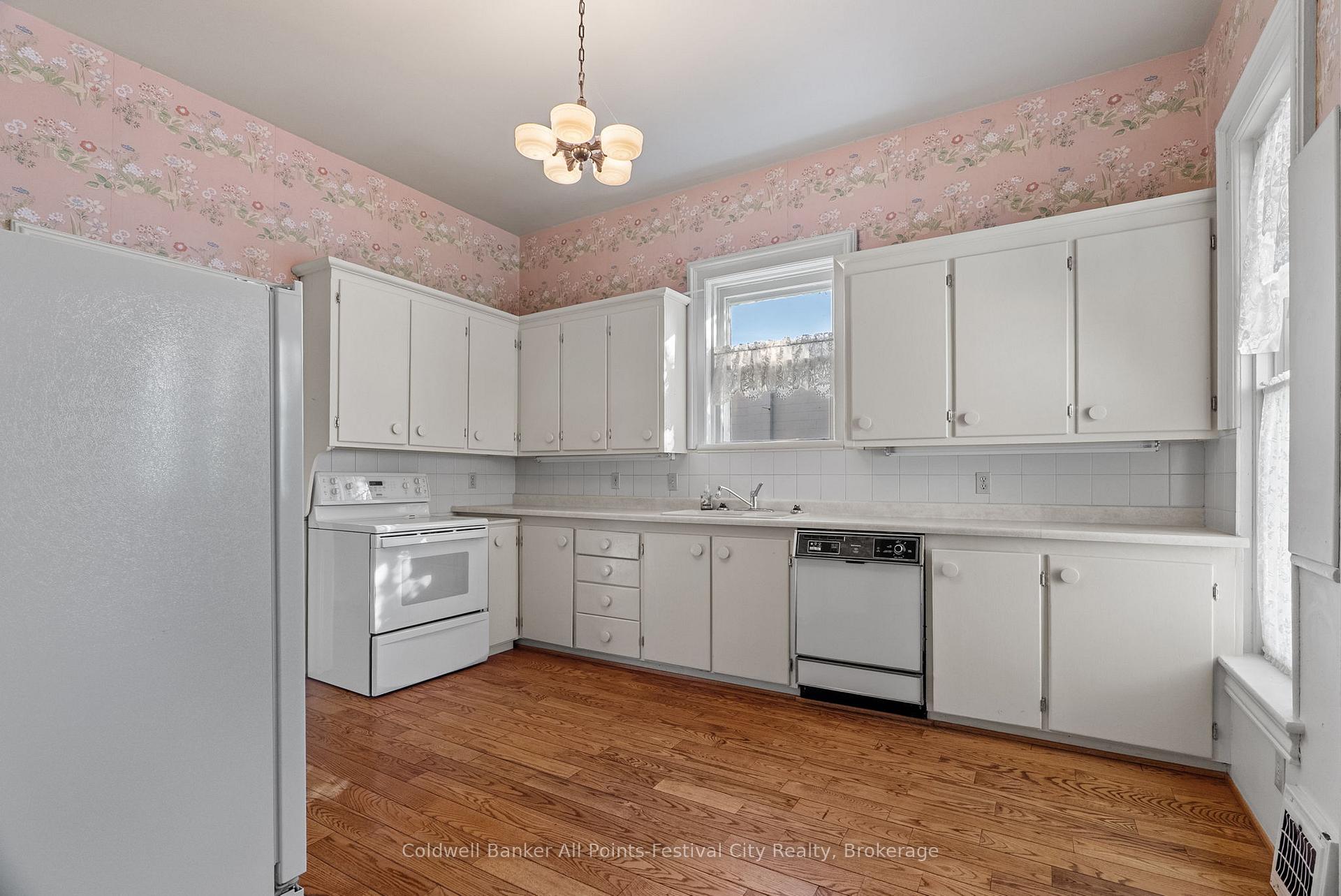 Photo 14 of 55 Nelson Street E, Goderich, Goderich (Town) — HOMEH