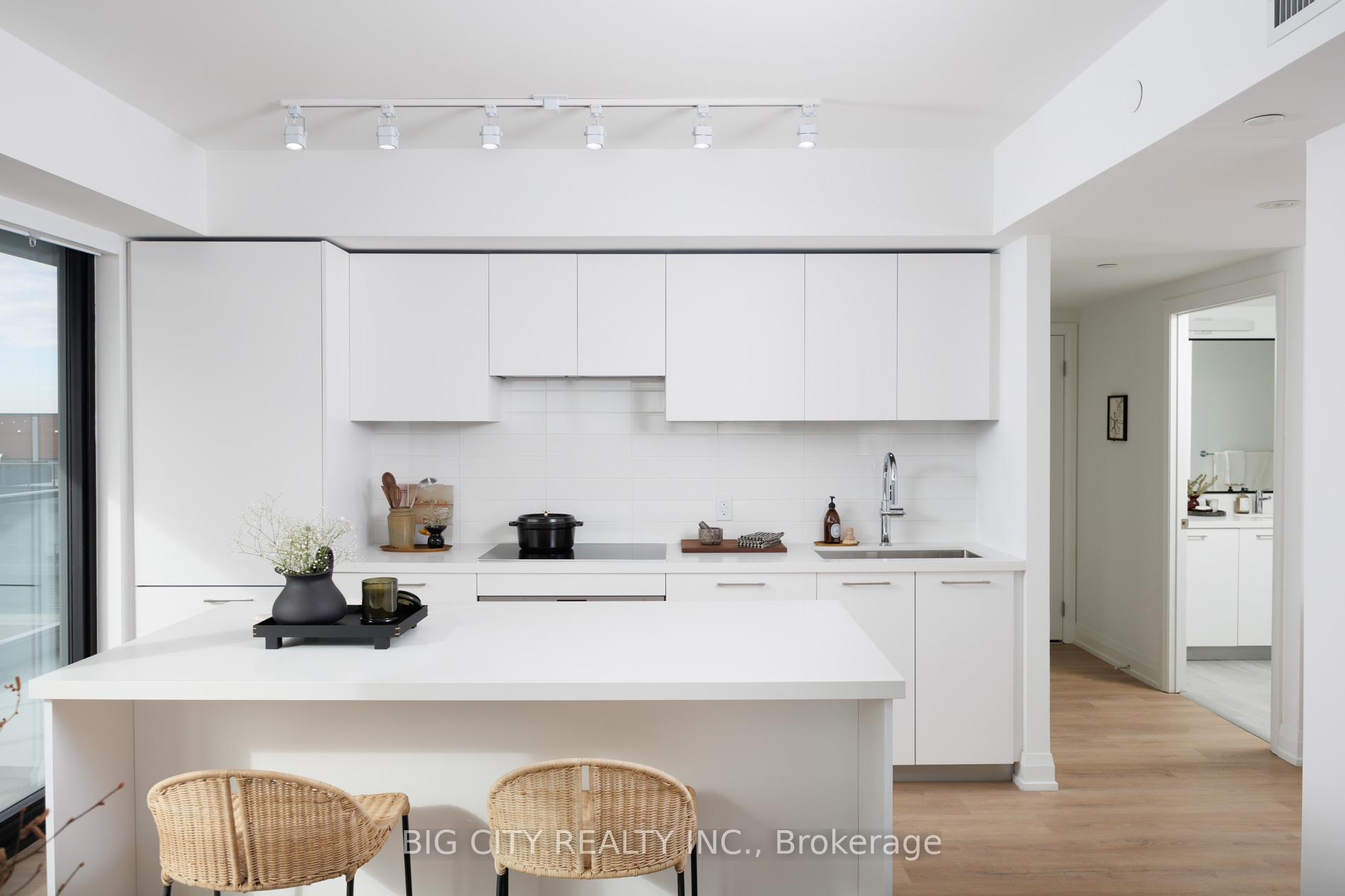 Photo 6 of Unit 1411, 36 Brentcliffe Road, Toronto, Thorncliffe Park — HOMEH