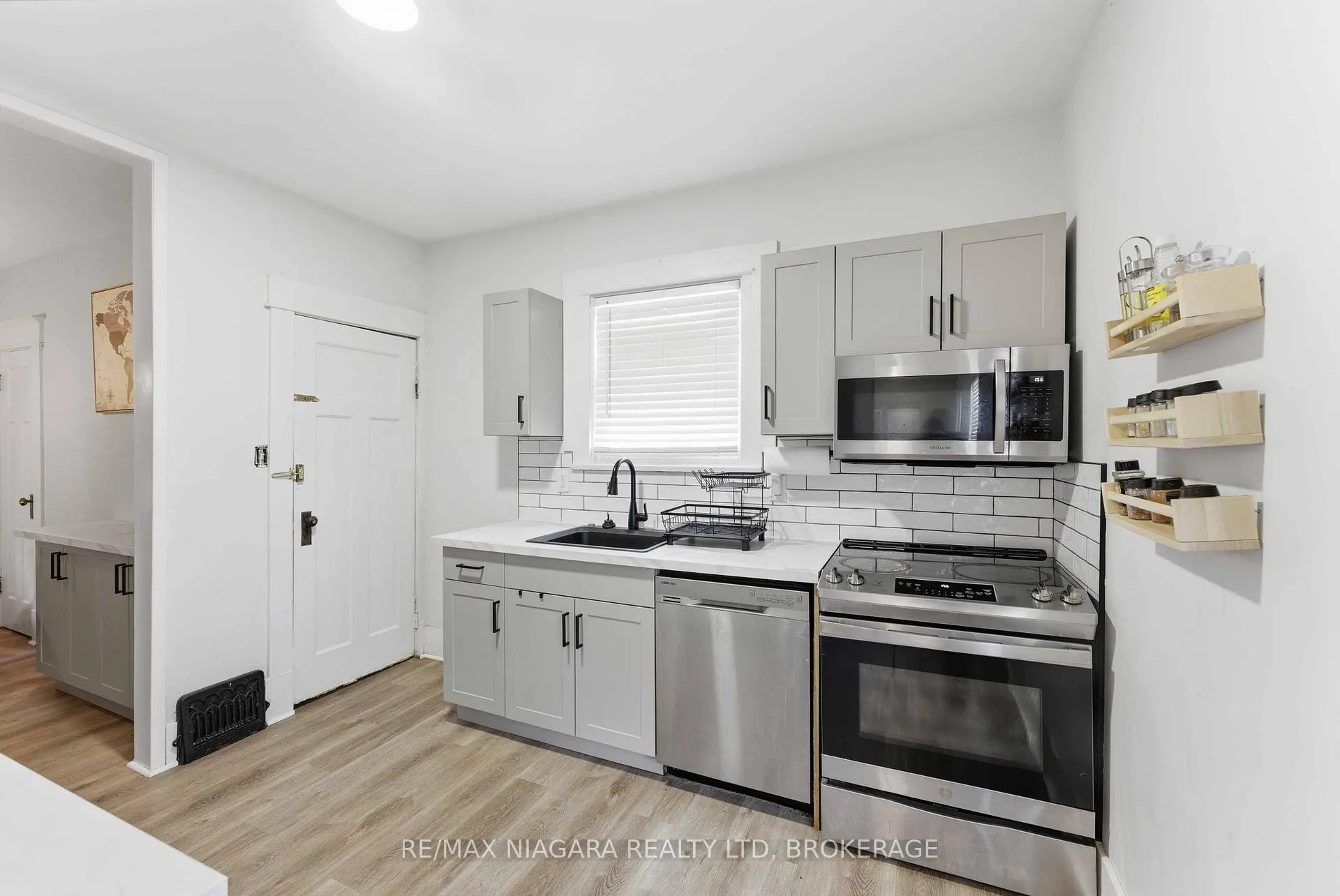 Photo 5 of 5033 Willmott Street, Niagara Falls, Cherrywood — HOMEH