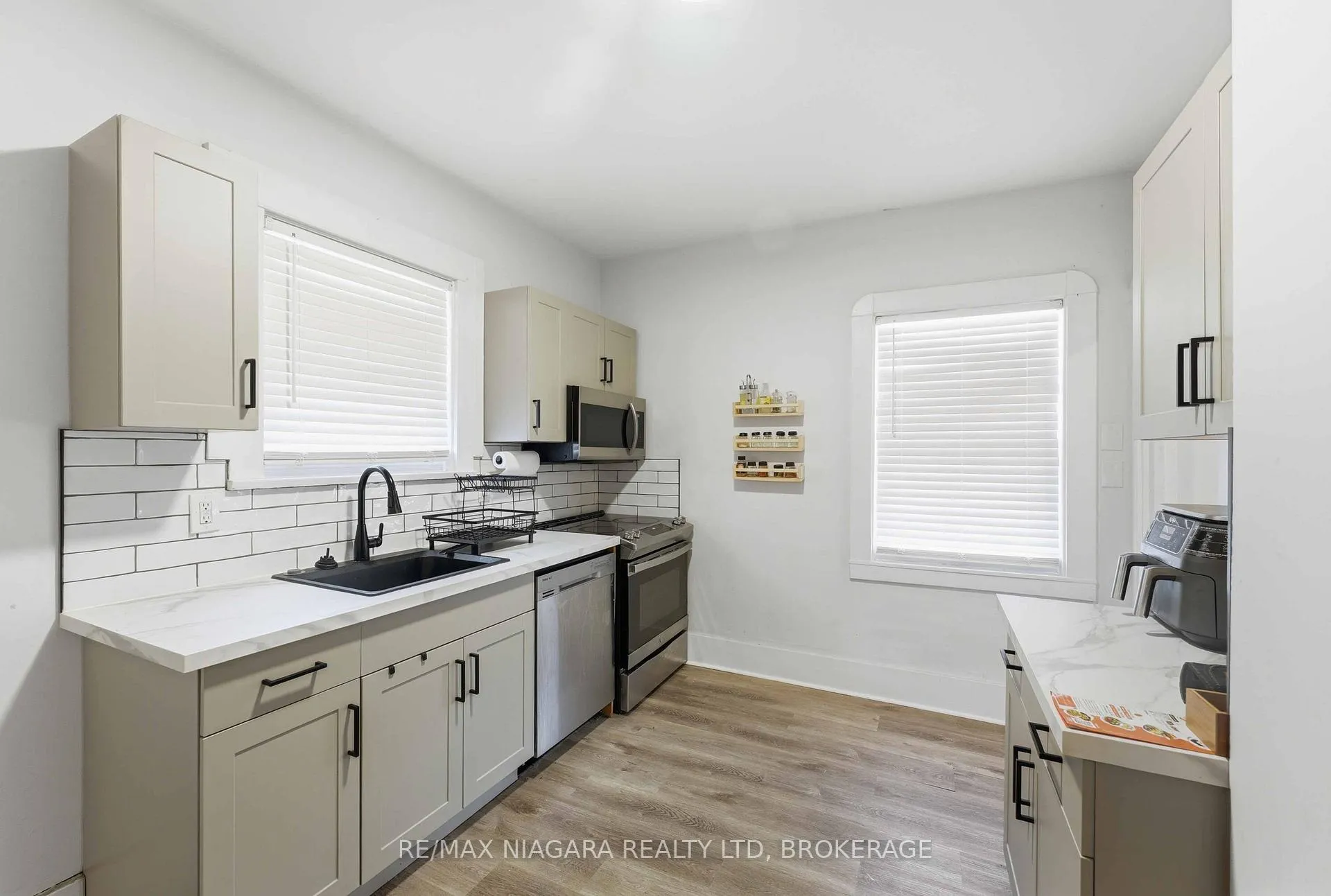 Photo 8 of 5033 Willmott Street, Niagara Falls, Cherrywood — HOMEH