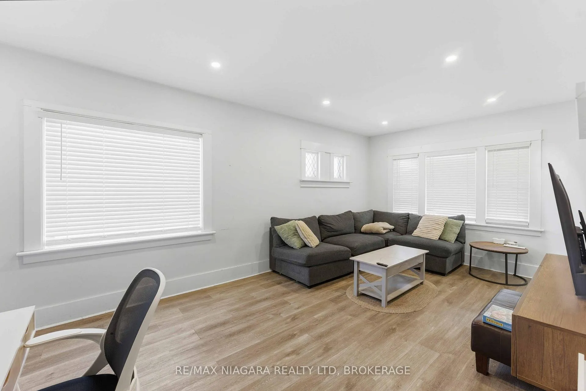 Photo 13 of 5033 Willmott Street, Niagara Falls, Cherrywood — HOMEH
