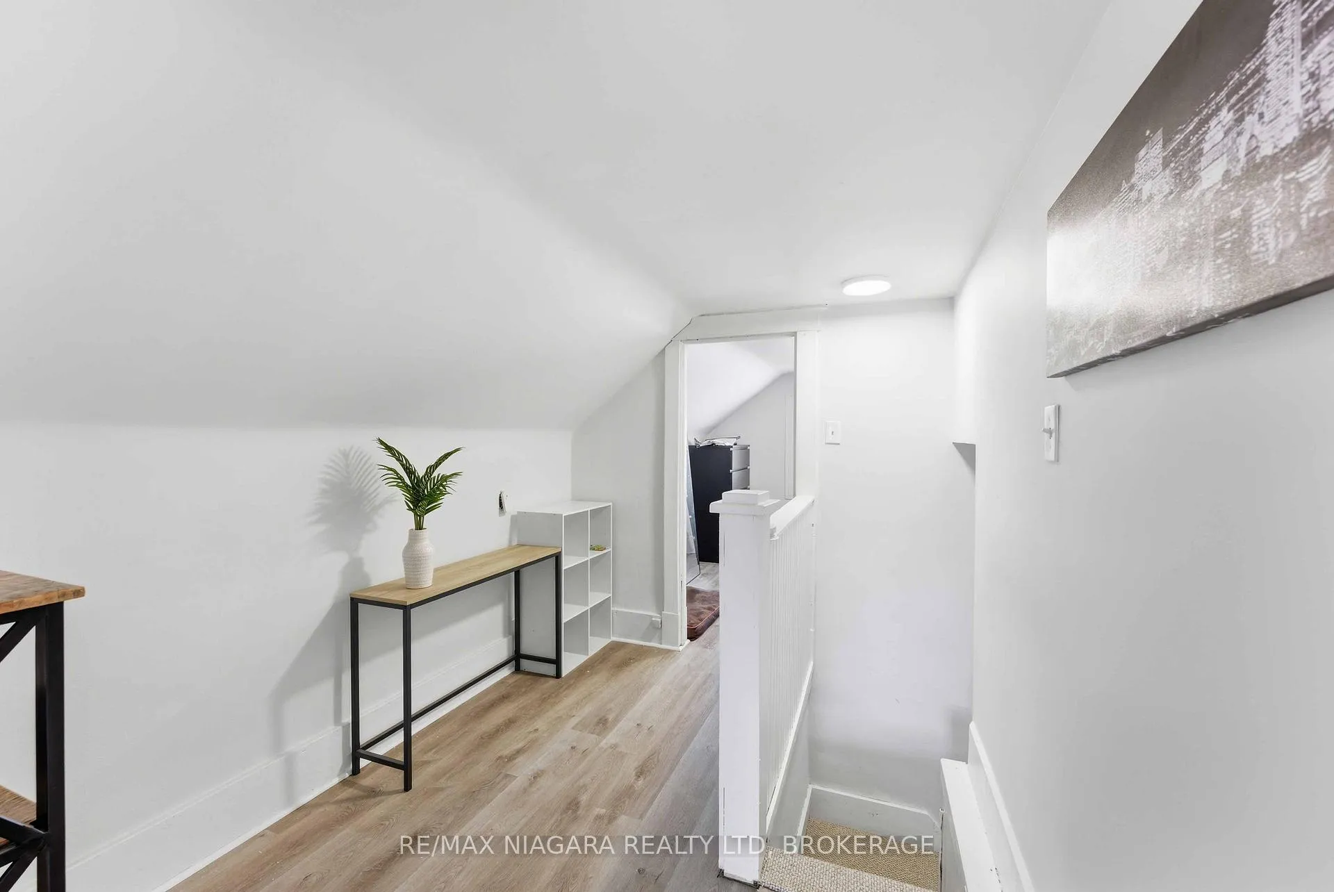 Photo 16 of 5033 Willmott Street, Niagara Falls, Cherrywood — HOMEH