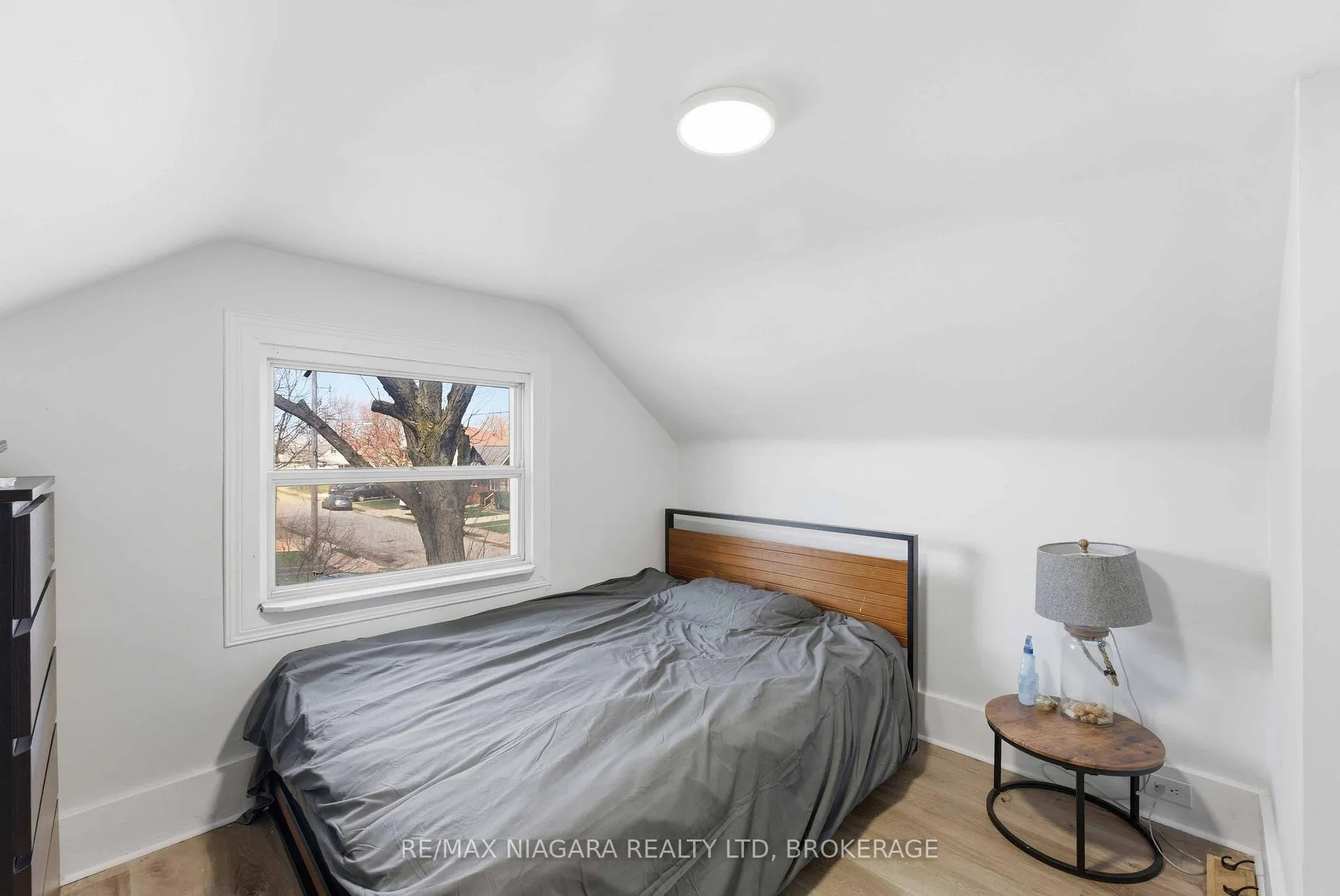 Photo 17 of 5033 Willmott Street, Niagara Falls, Cherrywood — HOMEH