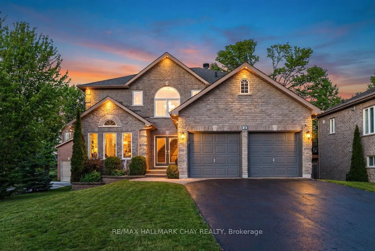 Photo 3 of 21 Tascona Court, Barrie, Little Lake — HOMEH