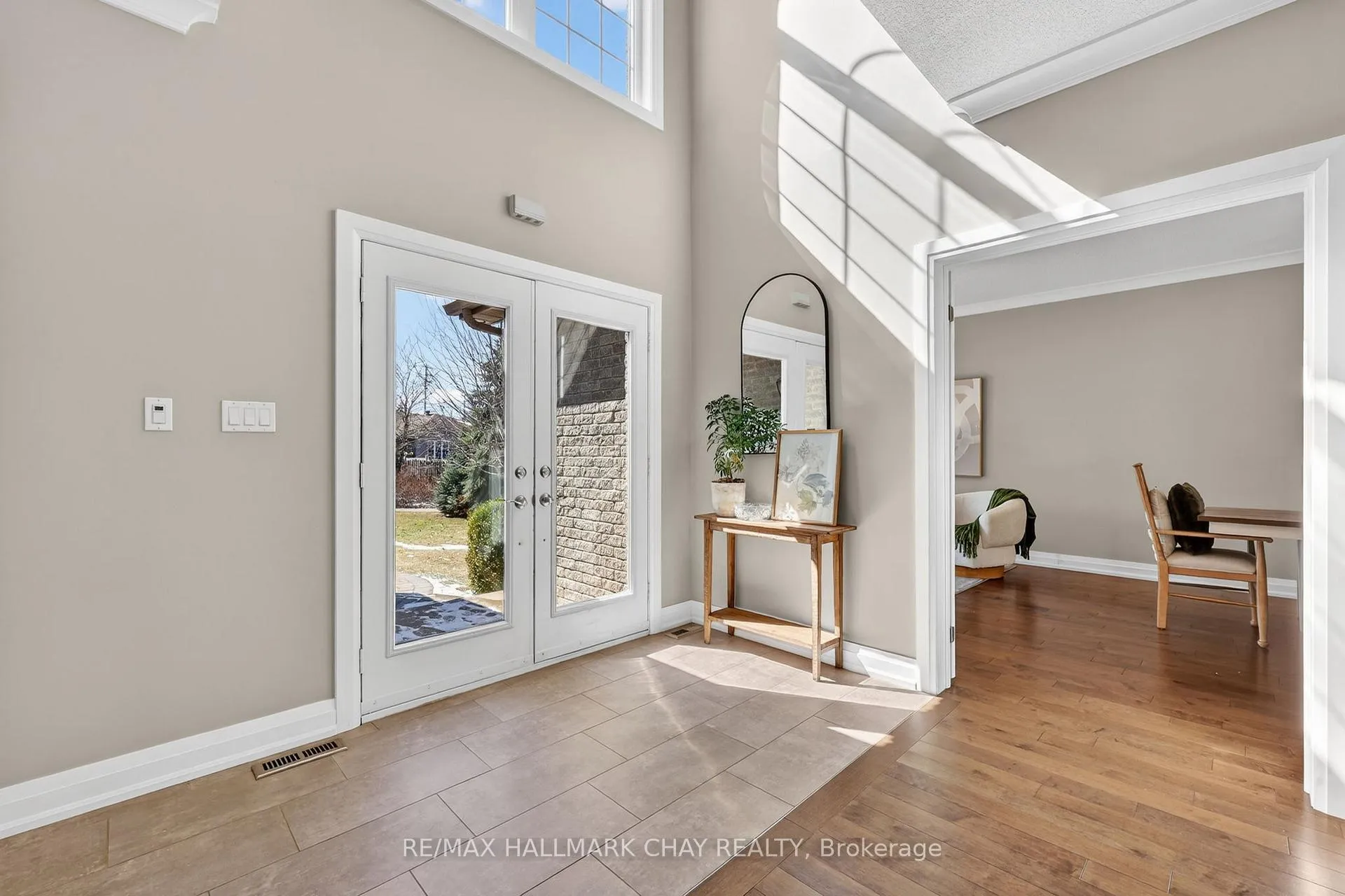 Photo 5 of 21 Tascona Court, Barrie, Little Lake — HOMEH