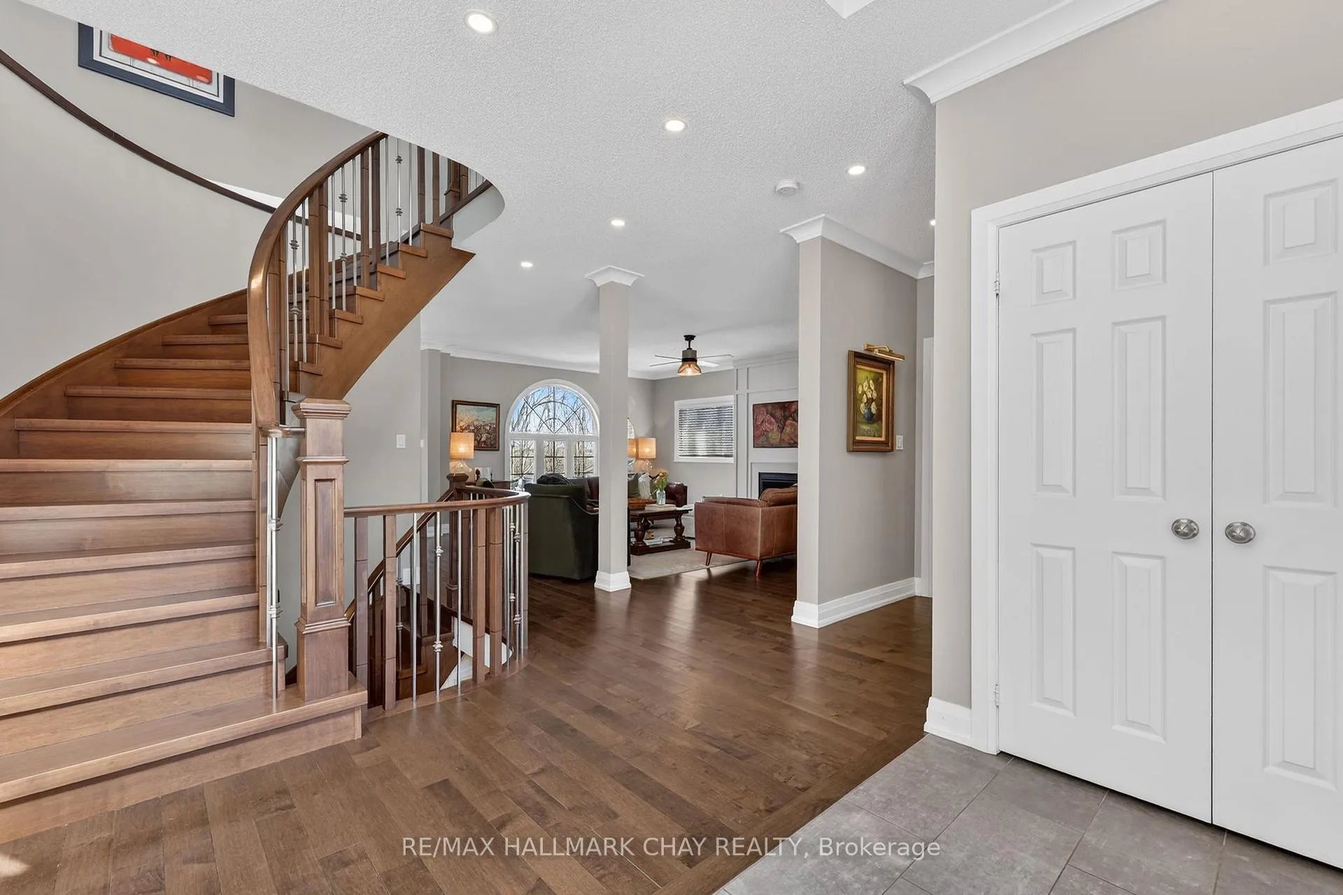 Photo 6 of 21 Tascona Court, Barrie, Little Lake — HOMEH